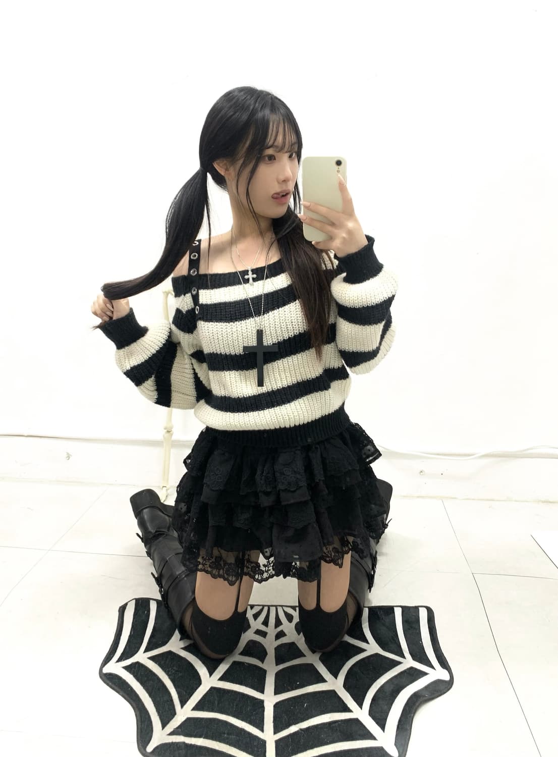 펑크 미사깔 아일렛 스트라이프 오프숄더 트임 니트 상품이미지2