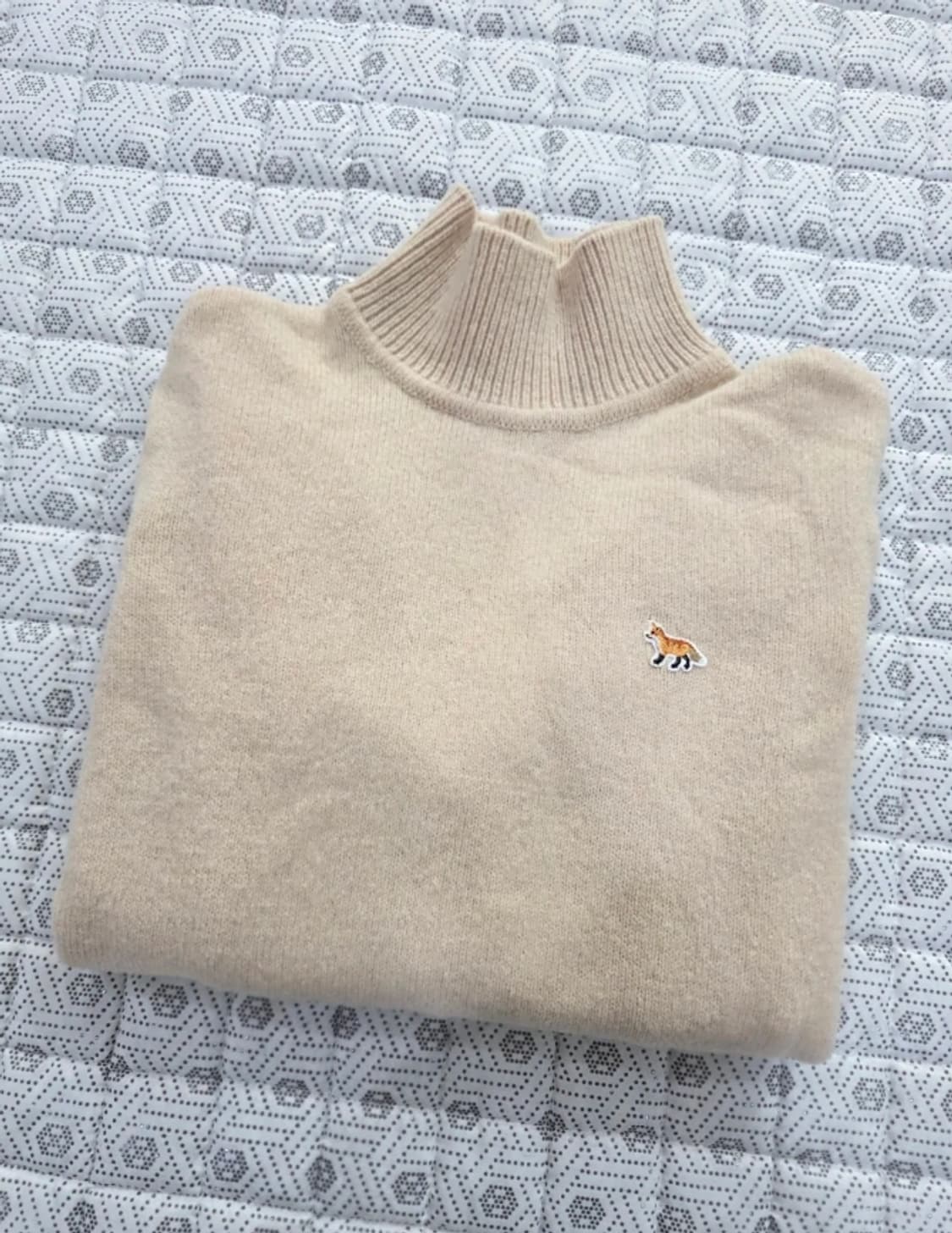 메종키츠네 아이보리 하이넥 니트 55 상품이미지4