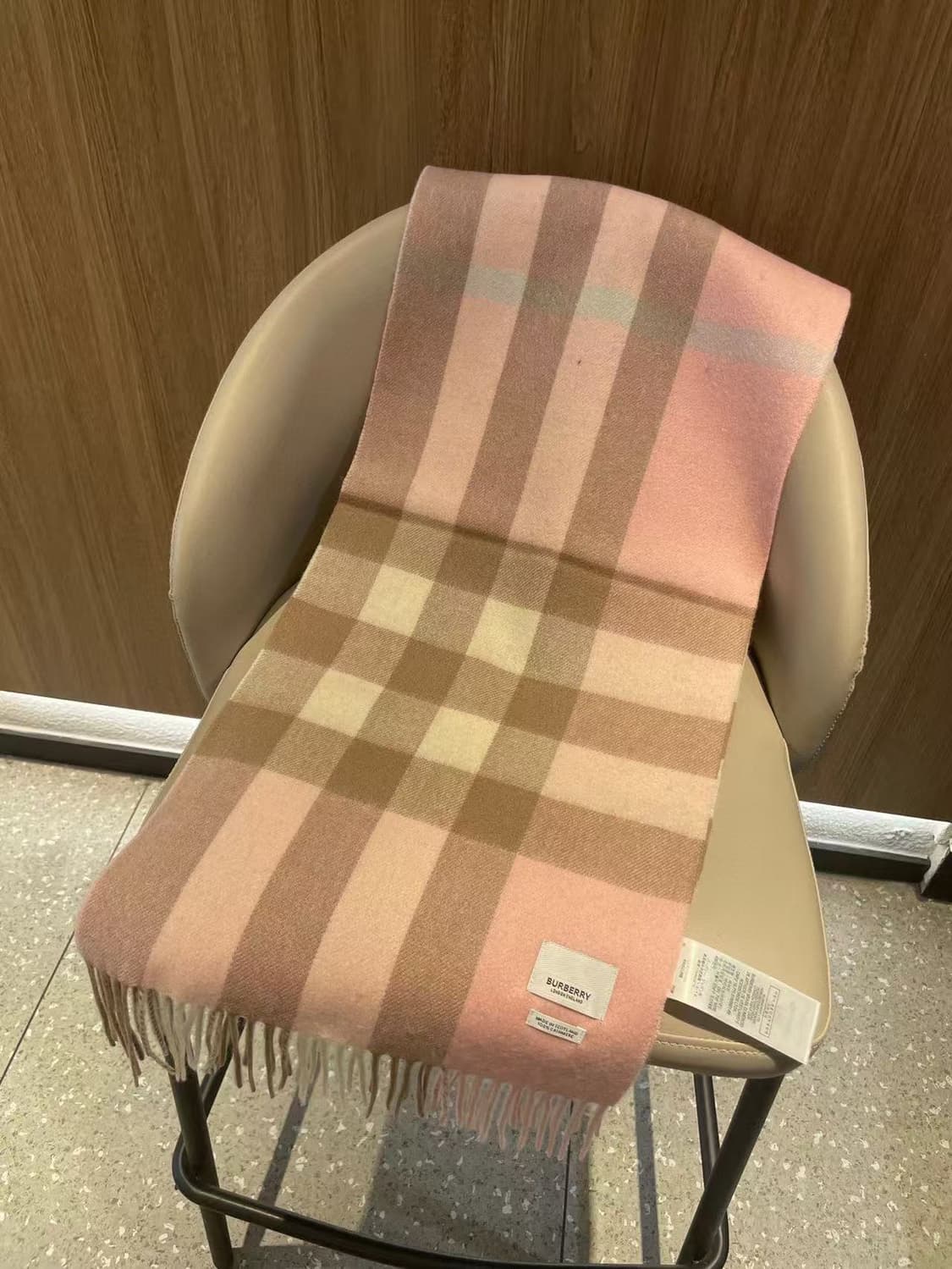 버버리숙녀 리버서블 스카프
 상품이미지2