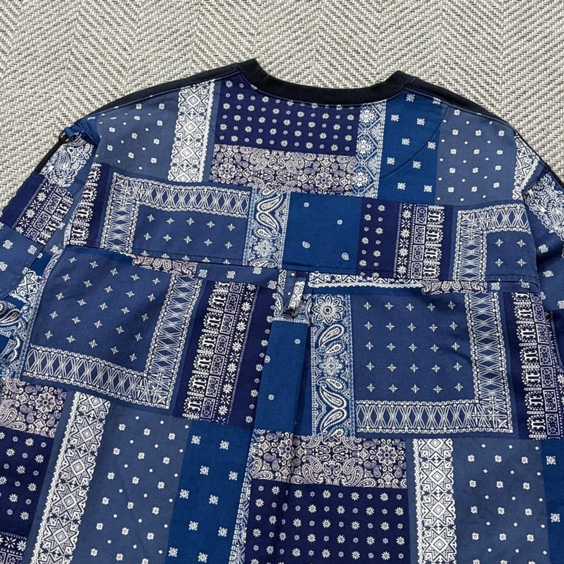 프리즘웍스 로맨틱크라운 페이즐리 맨투맨 v2632 상품이미지4