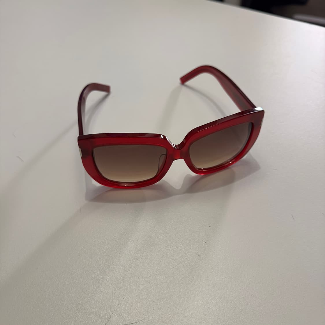 생로랑 레드 선글라스 상품이미지5