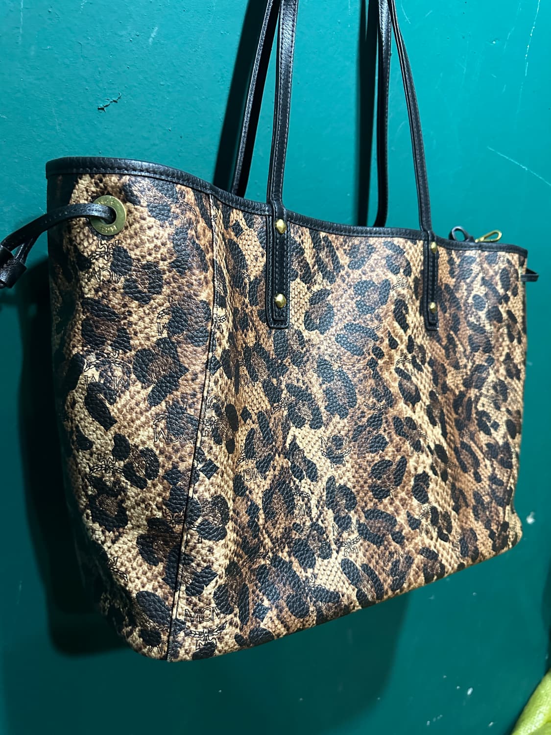 mcm 레오파드 패턴 쇼퍼백 상품이미지5