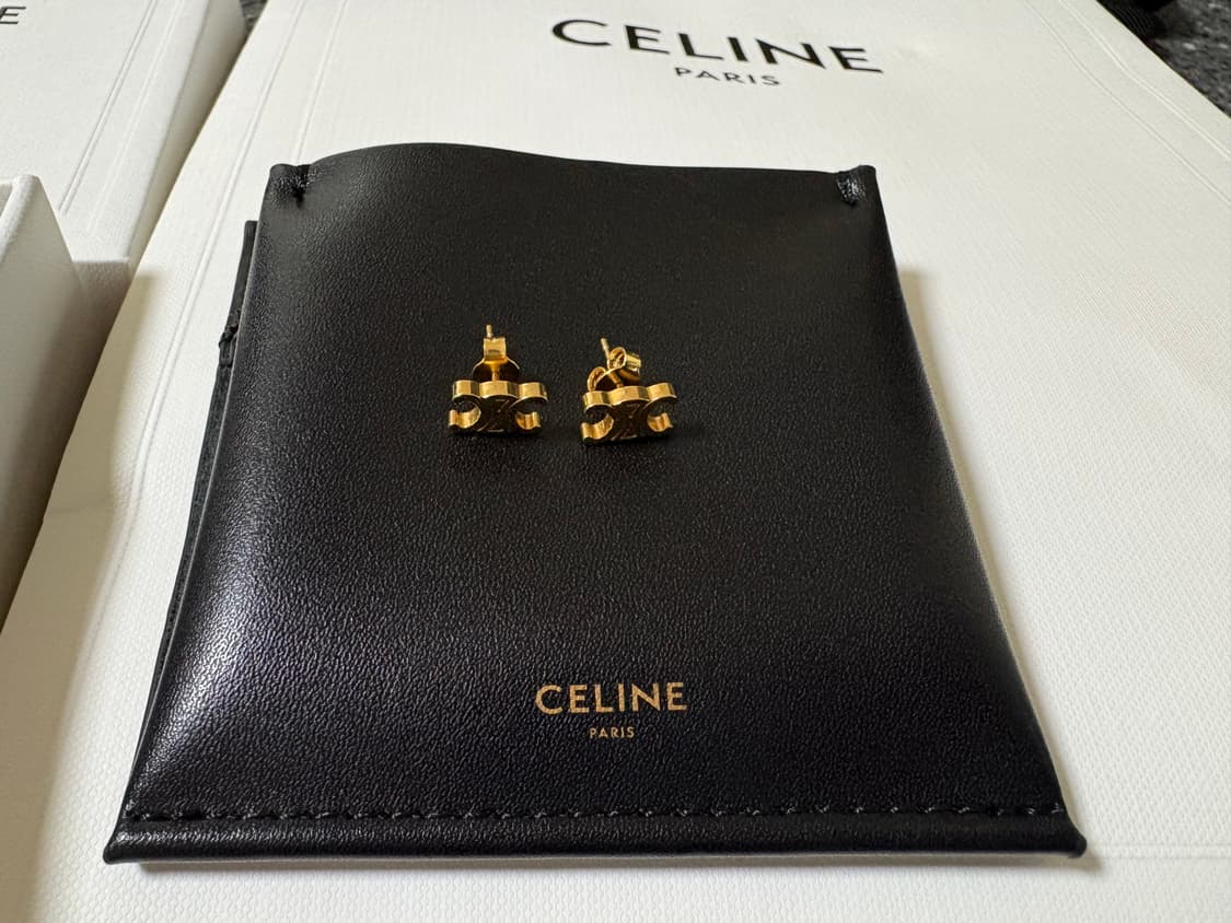 셀린느 트리옹프 스터드 귀걸이 골드 새상품 상품이미지3