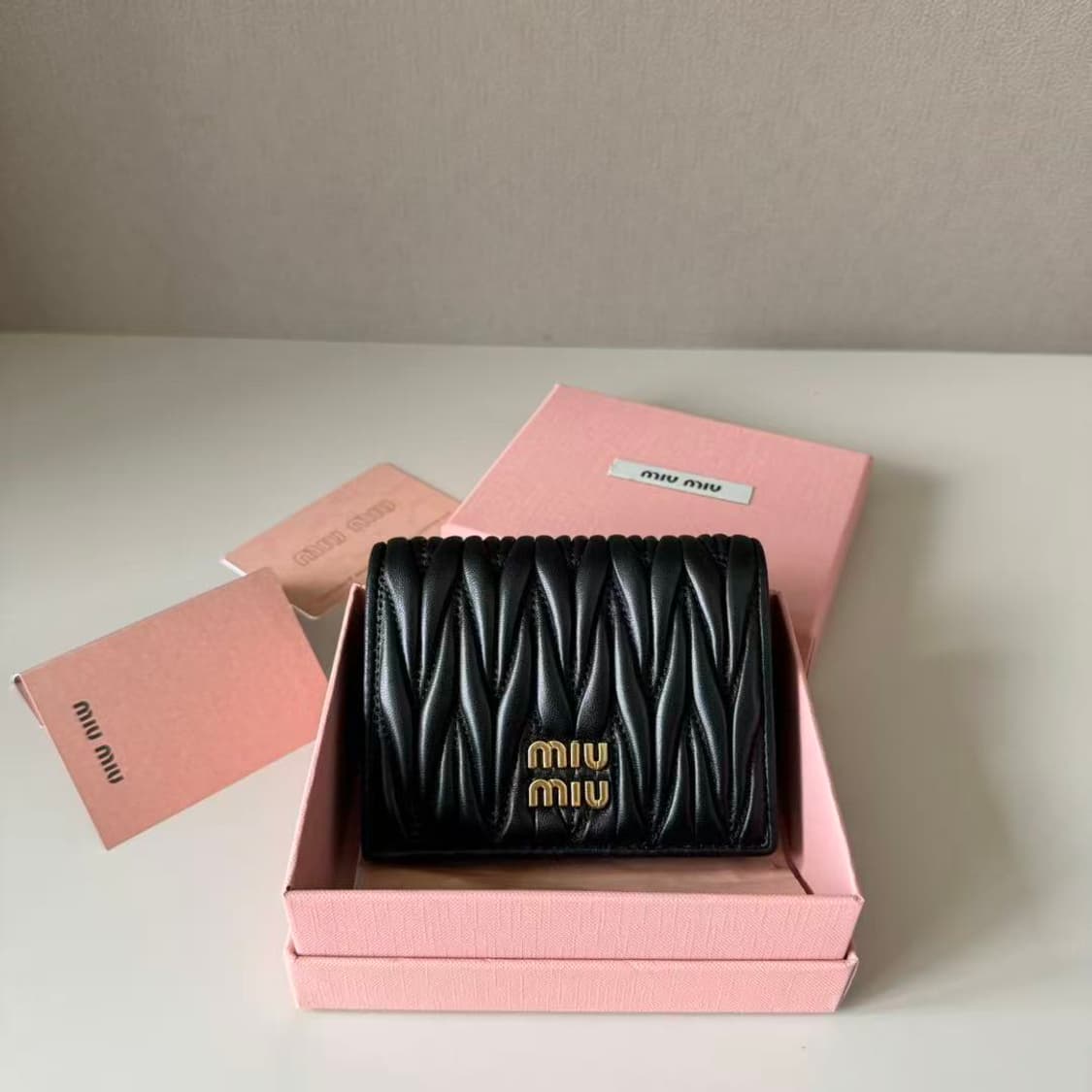 미우 미우 마테라쎄 나파 레더 카드 반지갑 블랙 상품이미지1