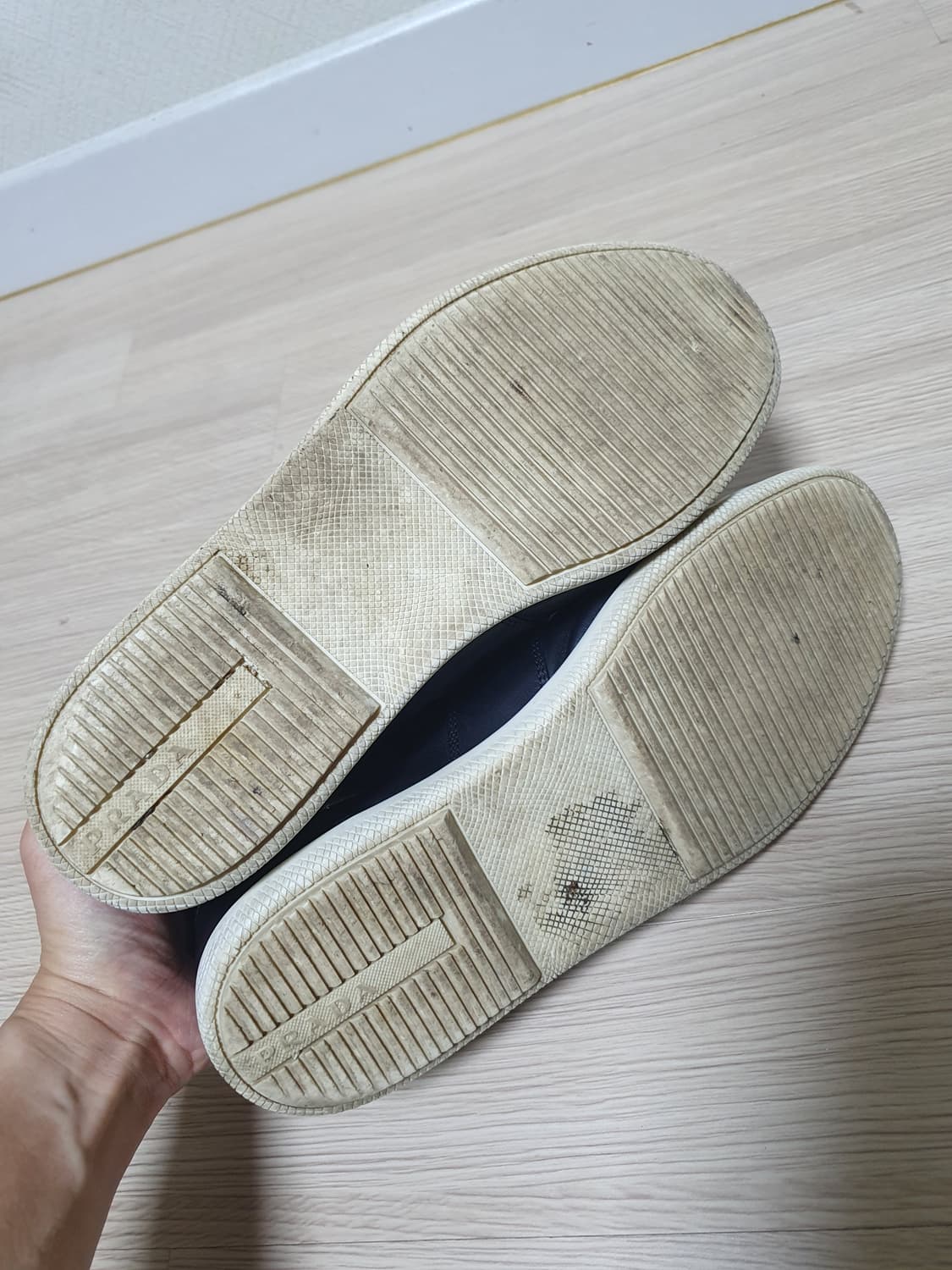 프라다 블랙 레더 스니커즈 270~75 상품이미지6