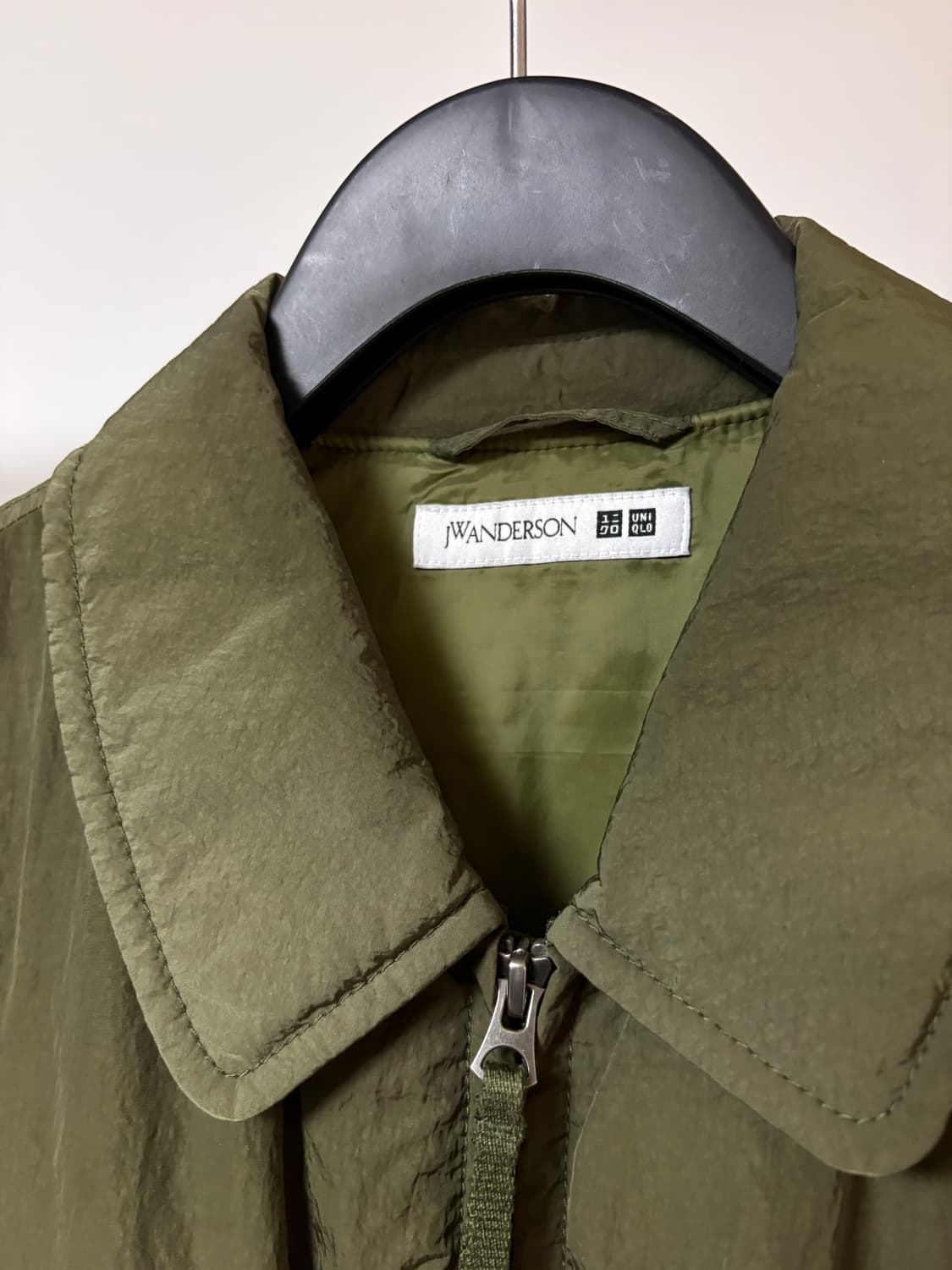유니클로 jw앤더슨 패디드 숏 블루종 올리브 L 상품이미지4