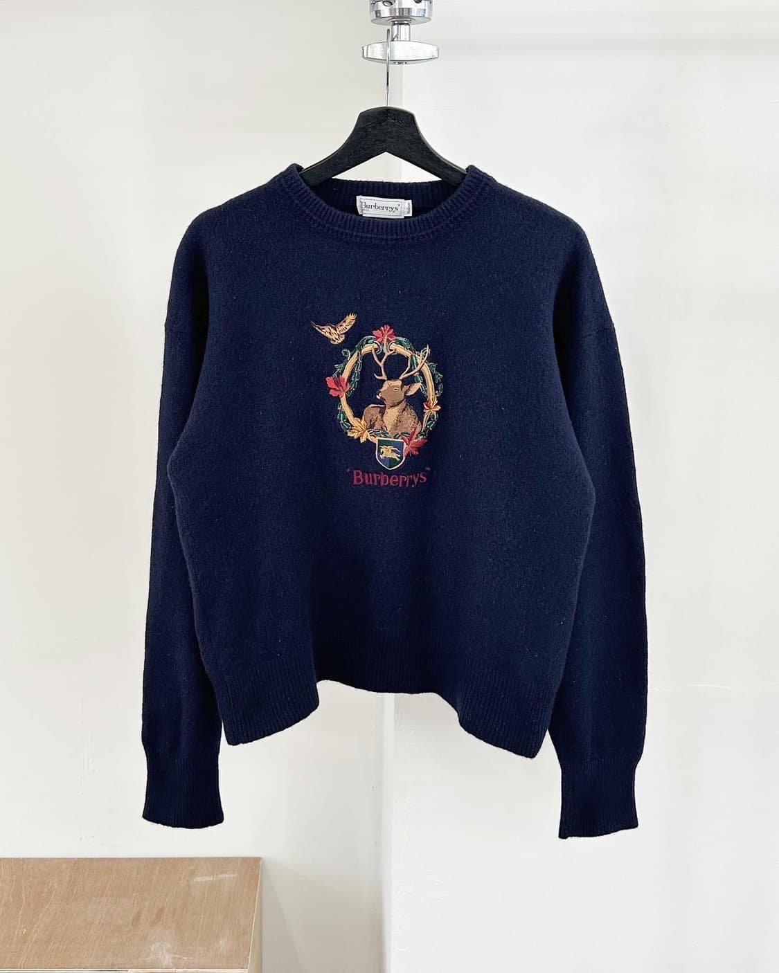 버버리 네이비 디어 자수 울 니트  상품이미지1
