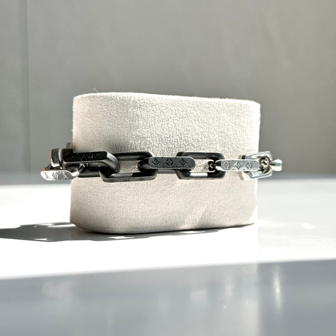 루이비통 버질아블로 팔찌 블랙 화이트 한정판  상품이미지3