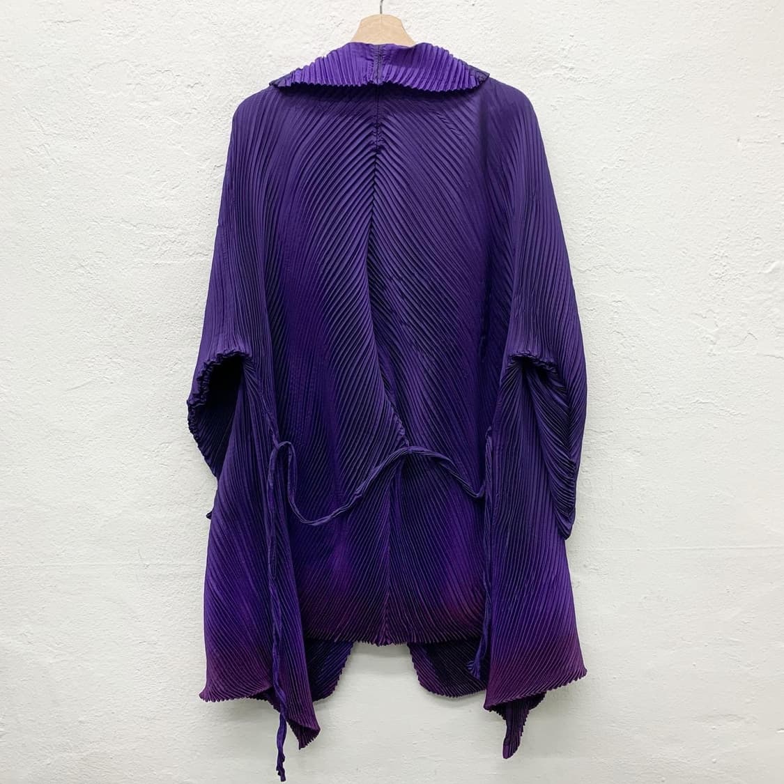 이세이 미야케 퍼플 플리츠 더블 코트 상품이미지3