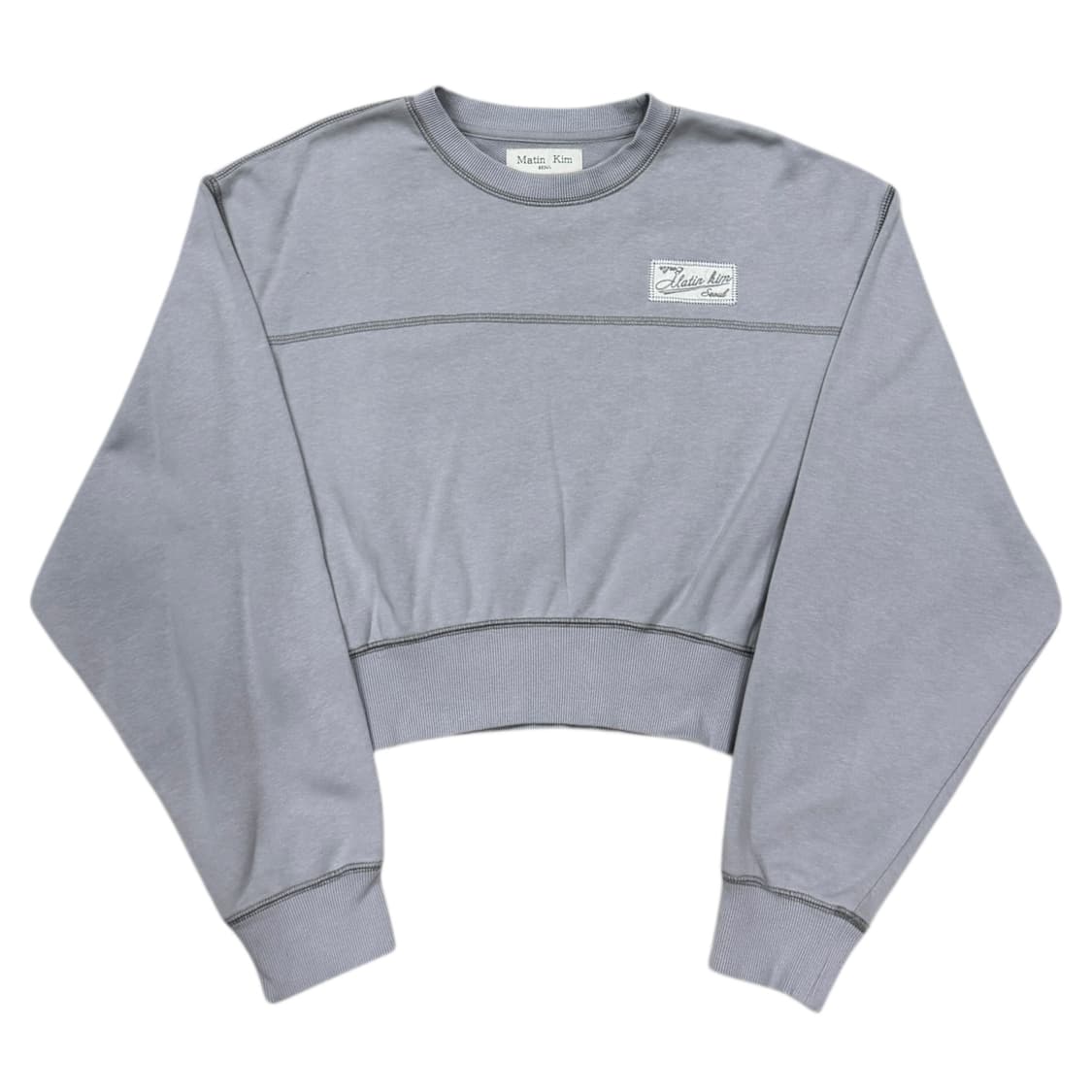 마뗑킴 스티치 포인트 라벨 크롭 스웨트셔츠 라이트 그레이 상품이미지1