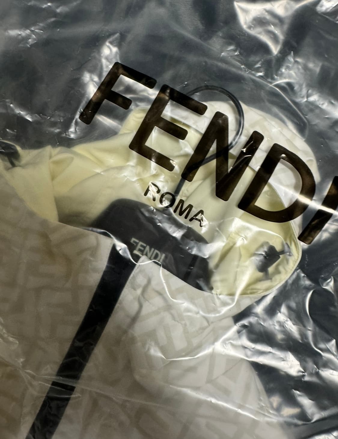 펜디 리버시블 바람막이 상품이미지4