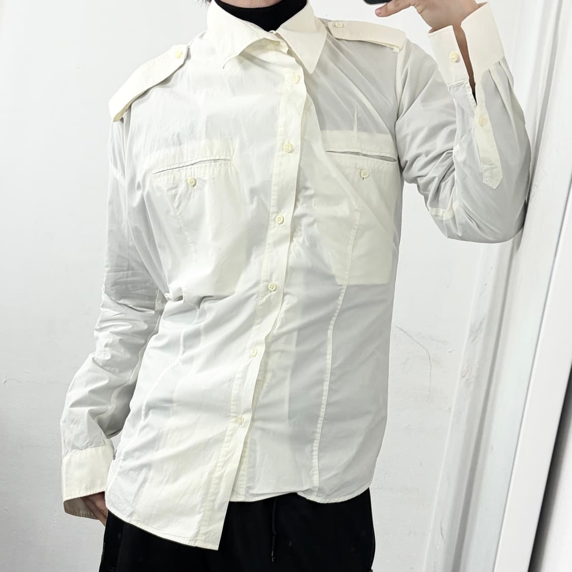 비비안웨스트우드 트위스트 커브드 셔츠 상품이미지1