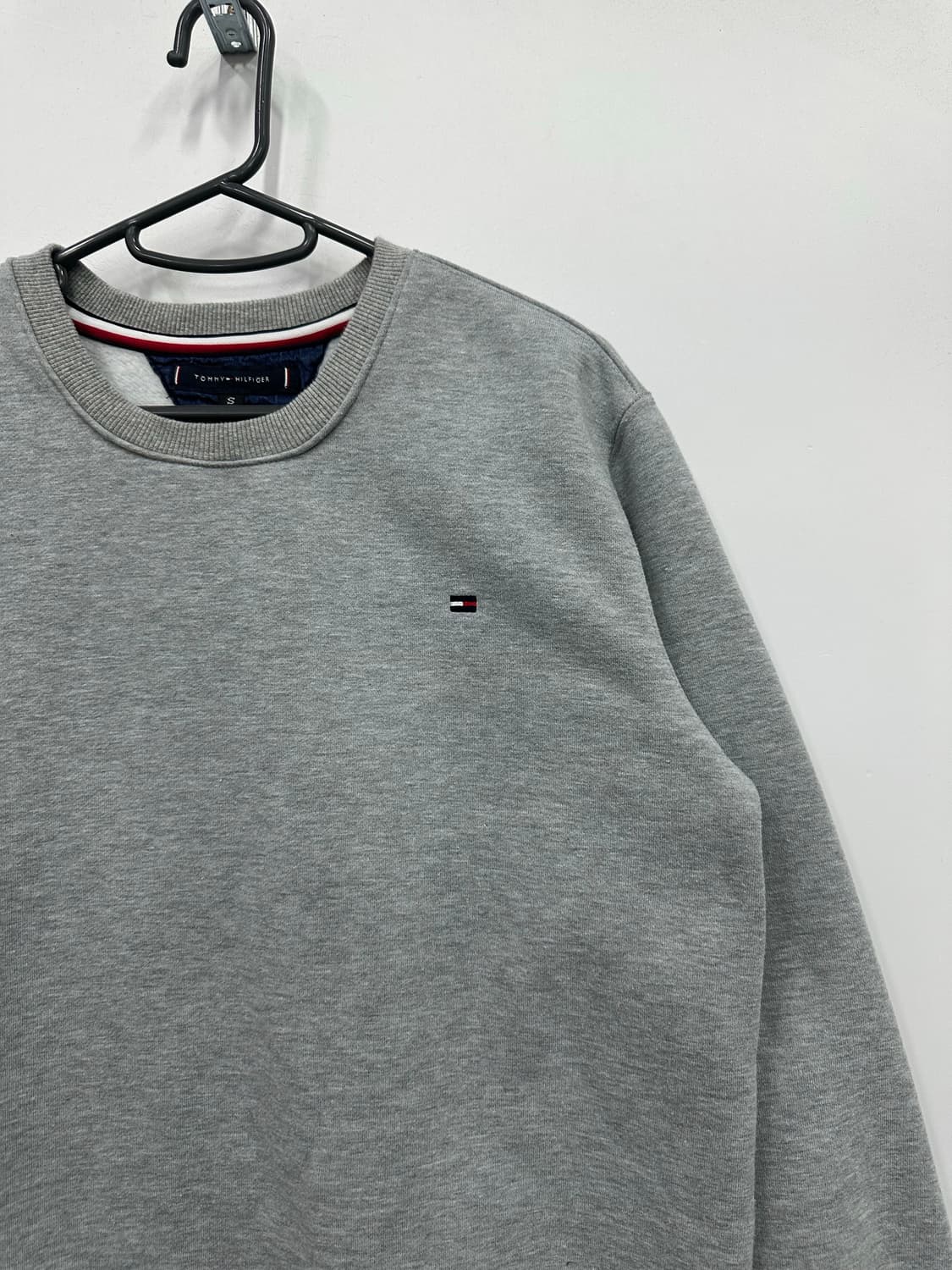 타미힐피거 그레이 맨투맨  상품이미지3
