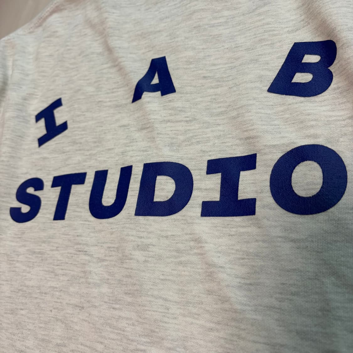 아이앱 스튜디오 롱슬리브 라이트 그레이 상품이미지3