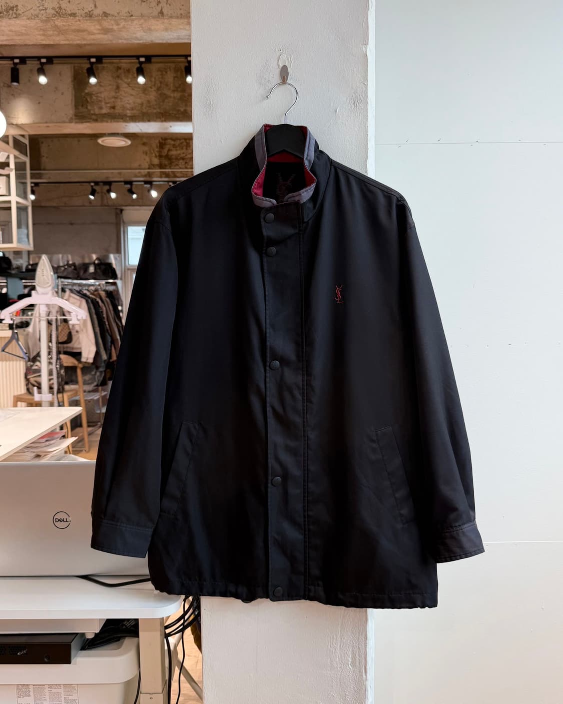 입생로랑 블랙 자수로고 폴리쉘 자켓  상품이미지2