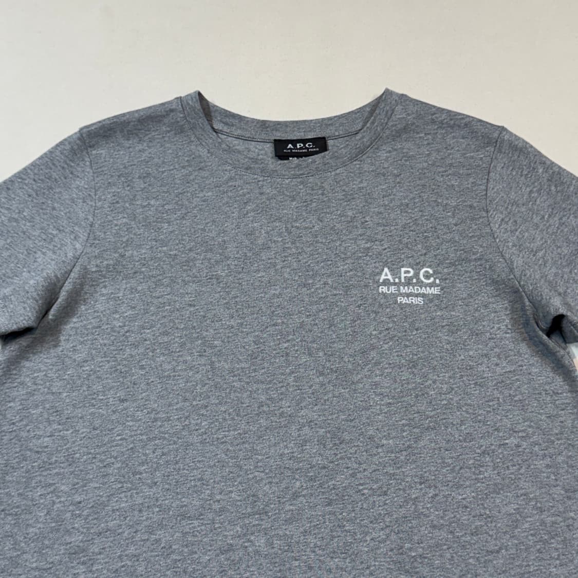 L) 아페쎄 A.P.C. 자수로고 그레이 반팔 티셔츠 상품이미지3