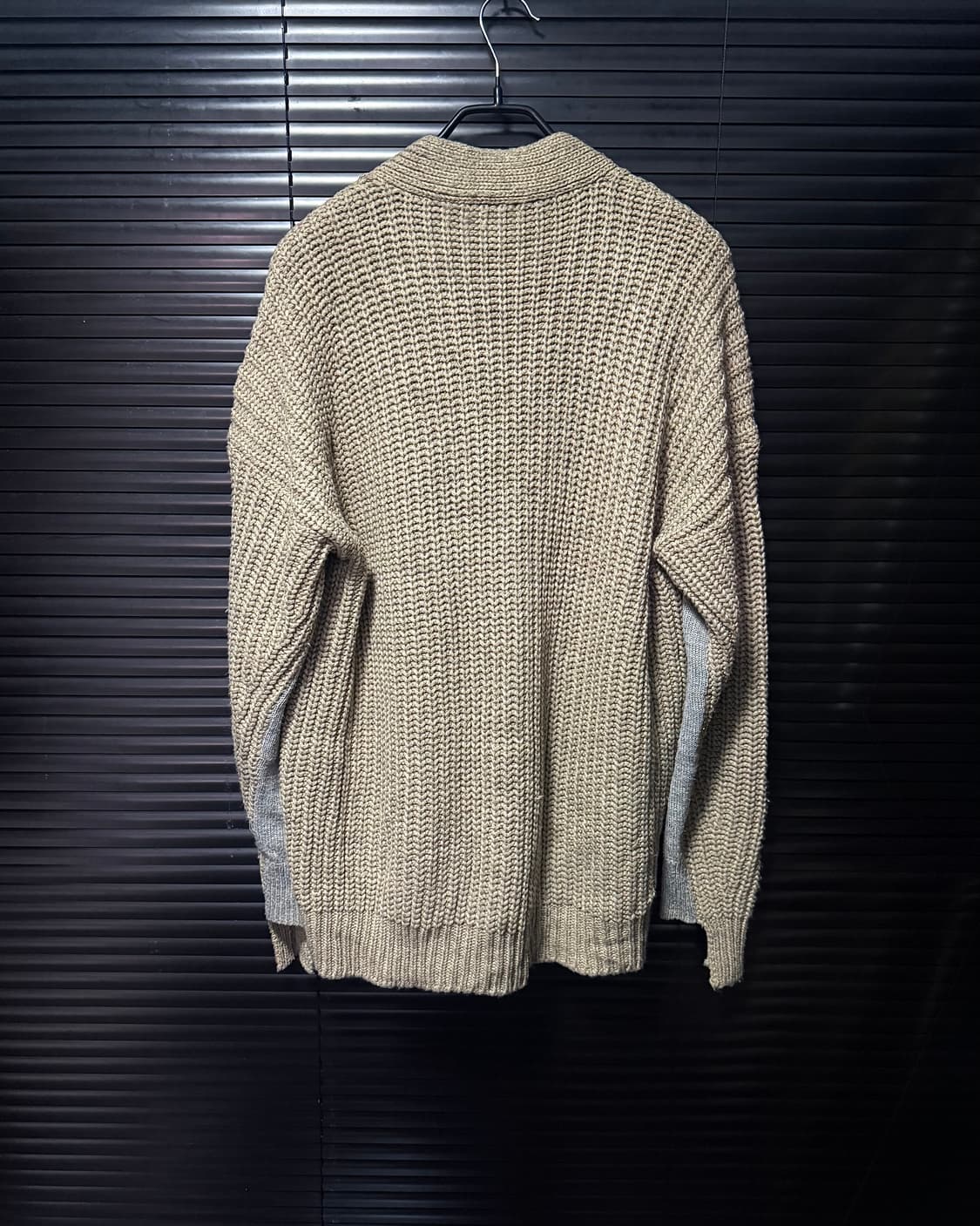 ASTERR. OUTFITTERS 브이넥 니트 스웨터 가디건 베이지 회색 상품이미지3