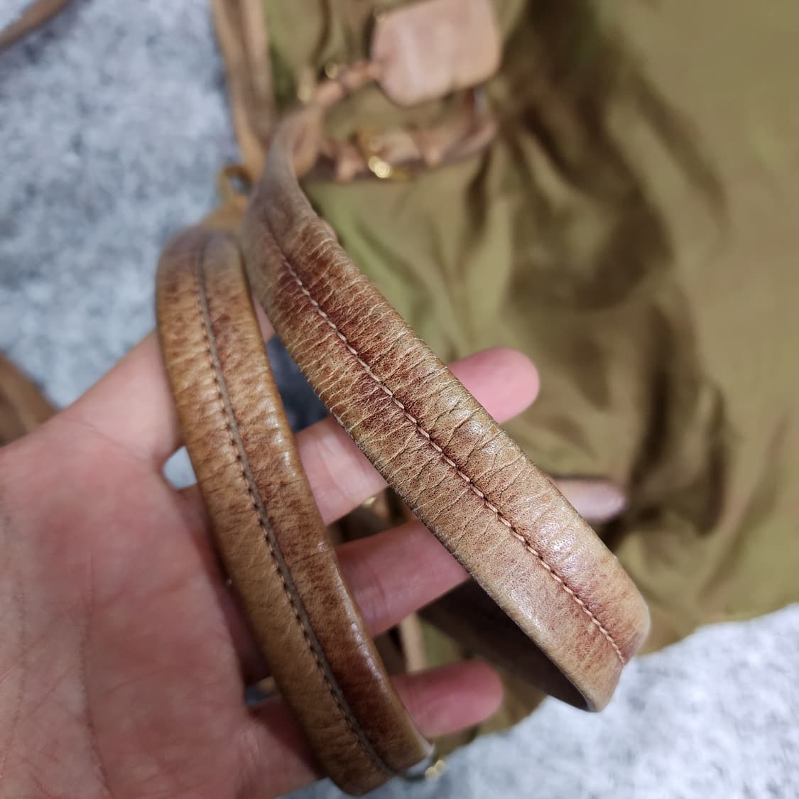 프라다 라일론 숄더백 상품이미지5