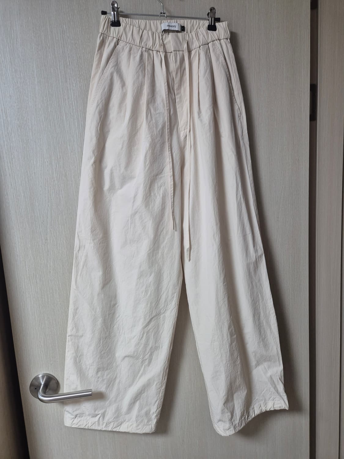 (22년) 아모멘토 투턱 와이드 드로우 스트링 팬츠 상품이미지1