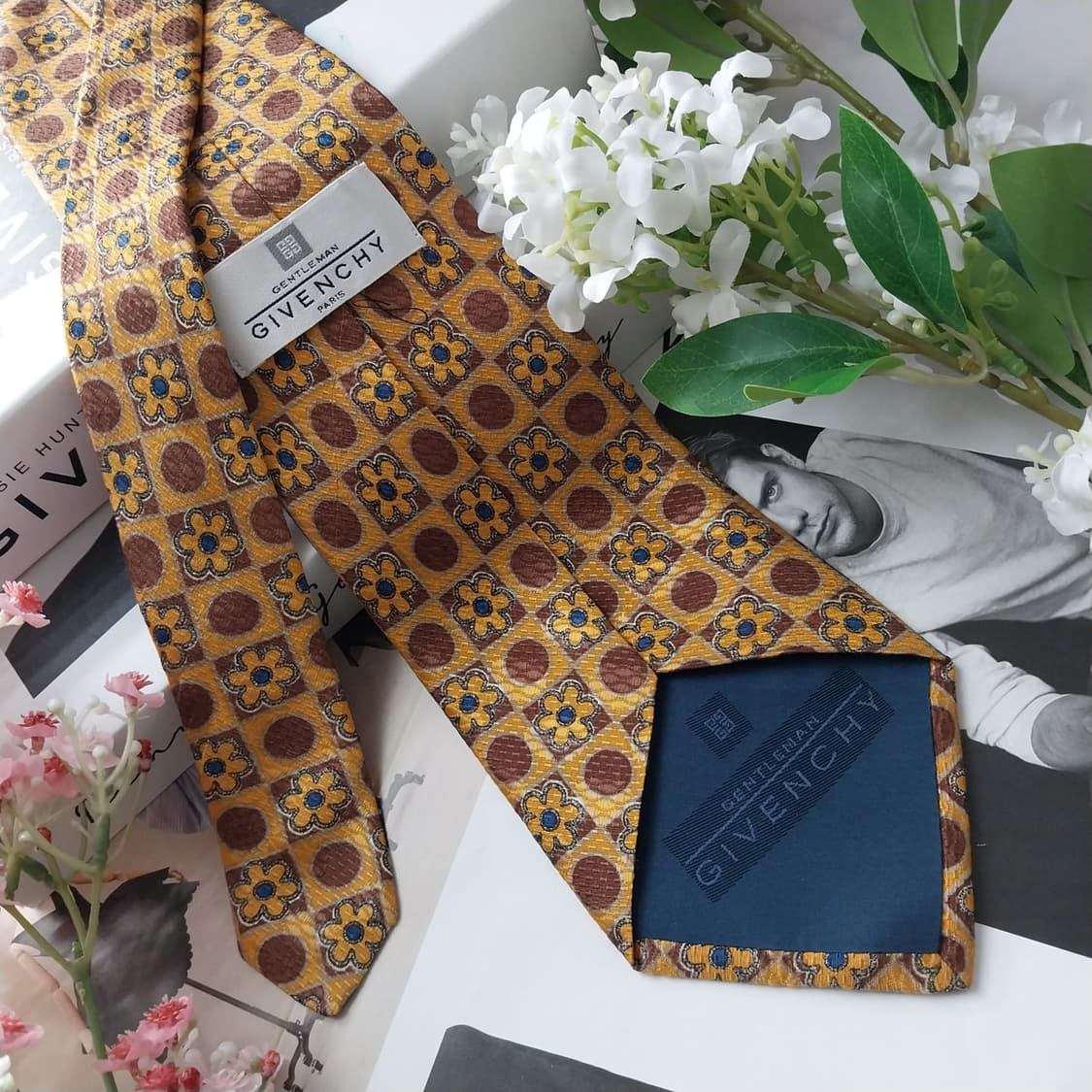 지방시 실크 진노랑 플라워 패턴 넥타이 9.5cm A+등급 K1470

 상품이미지5