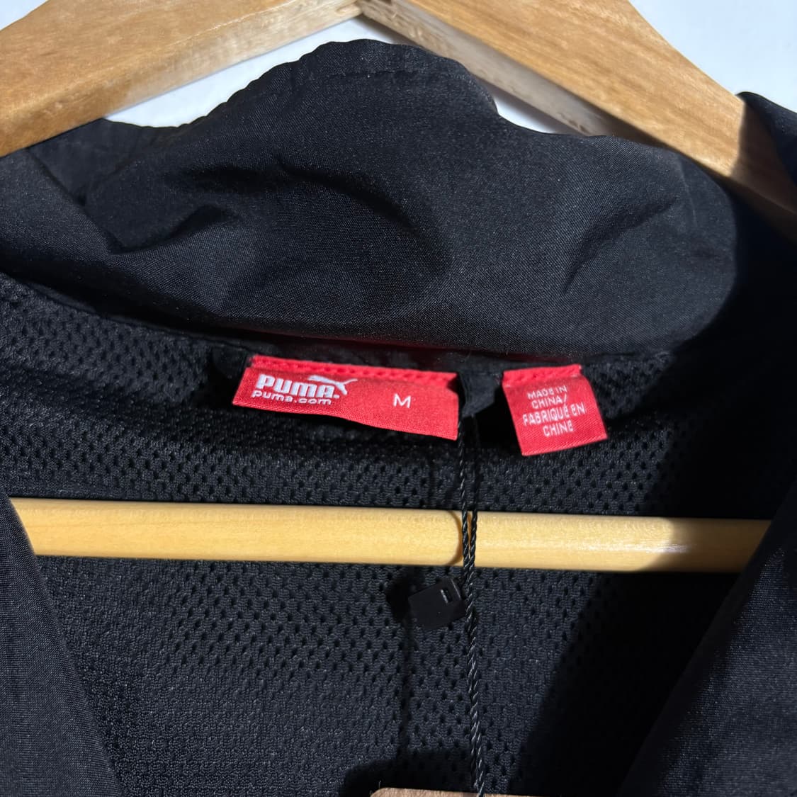 푸마 블랙 골드라인 로고 바람막이 자켓 (무료배송) 상품이미지3