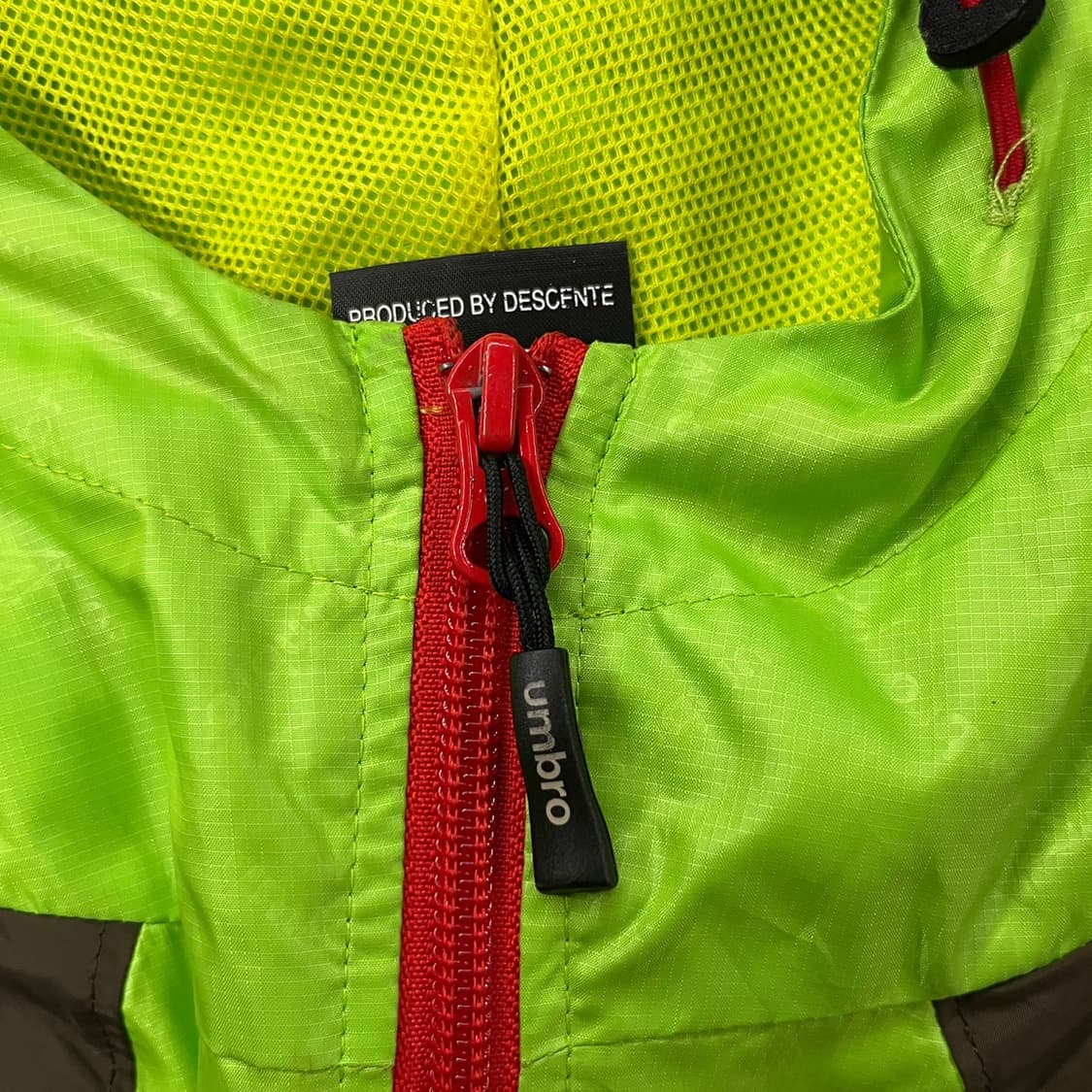 [정품] 엄브로 형광 바람막이 후드 집업 b16 상품이미지5