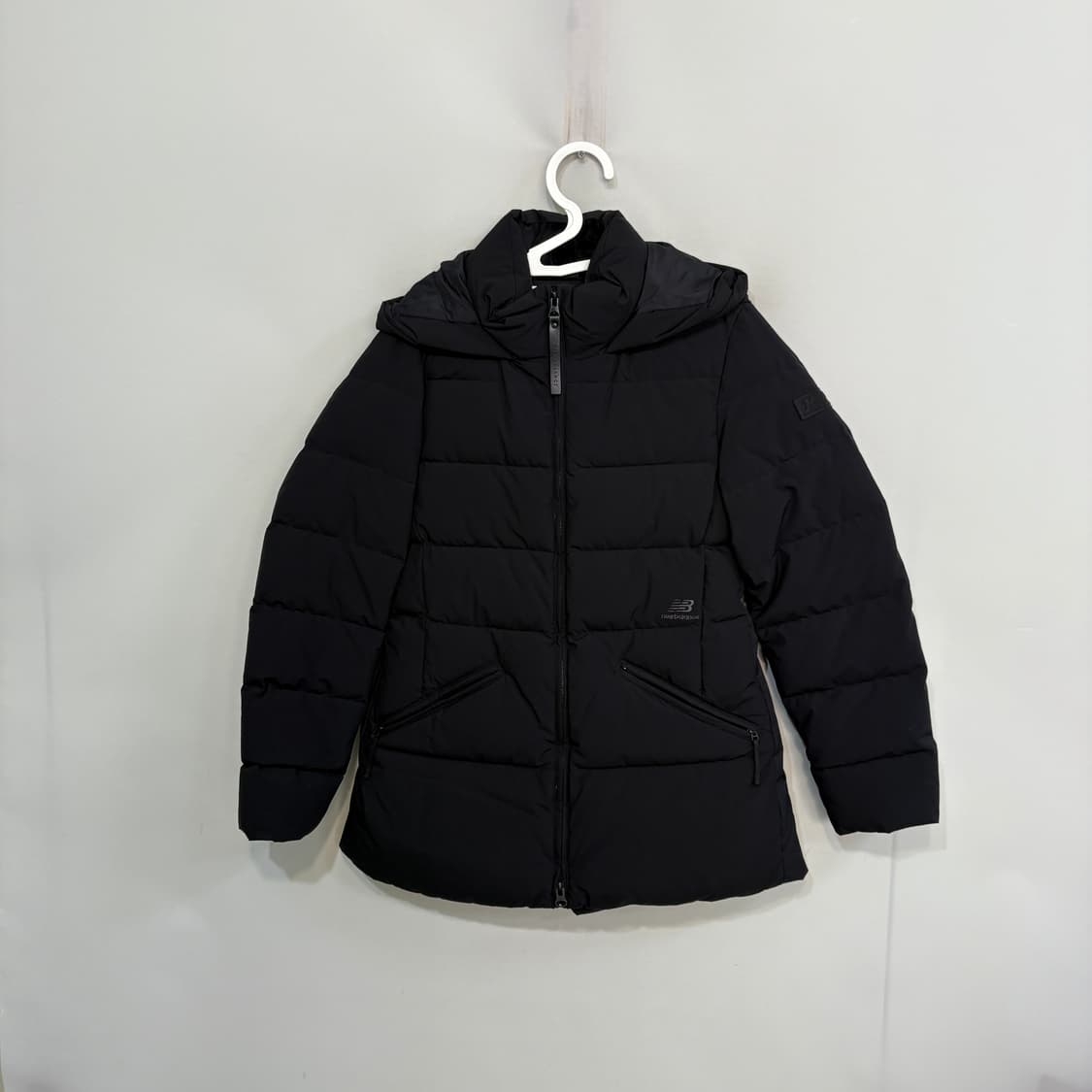 뉴발란스 2022 여성 구스다운 패딩 85 블랙 상태최상 상품이미지1