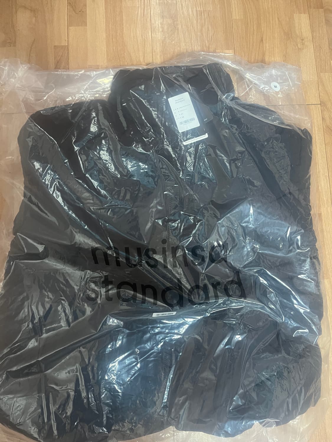 무탠다드 스트럭처드 다운 푸퍼 숏패딩 새상품 판매합니다. 상품이미지5