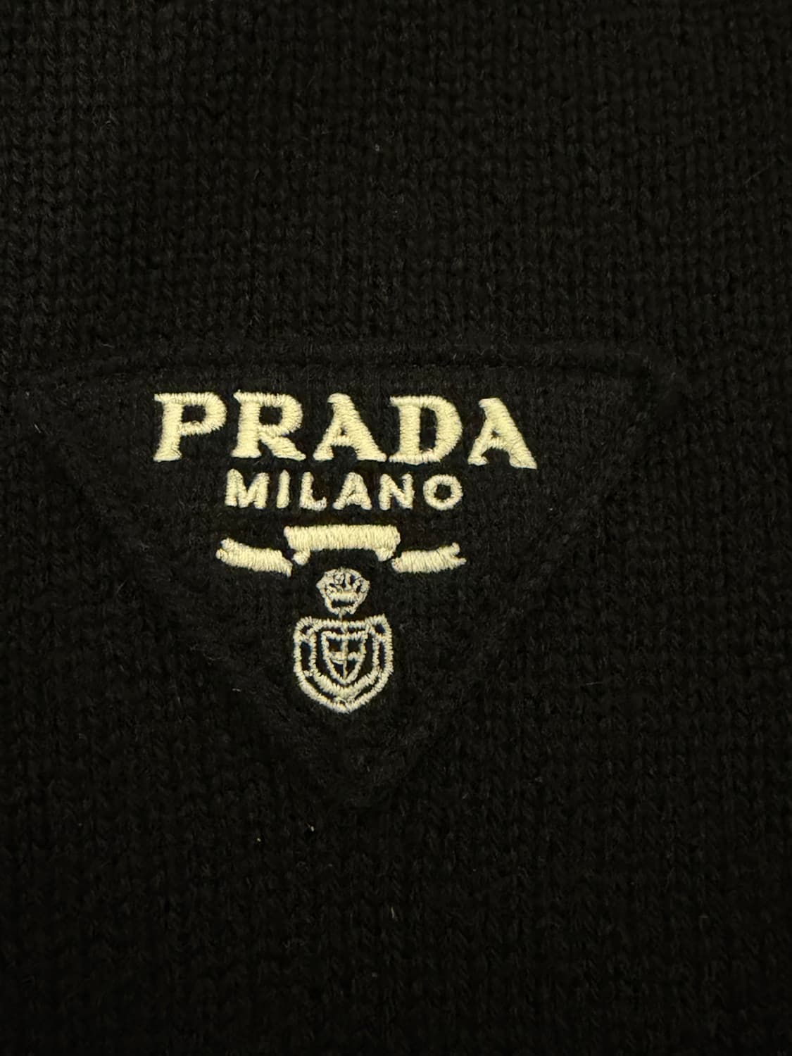 Prada V neck Knit 프라다 브이넥 니트 상품이미지2