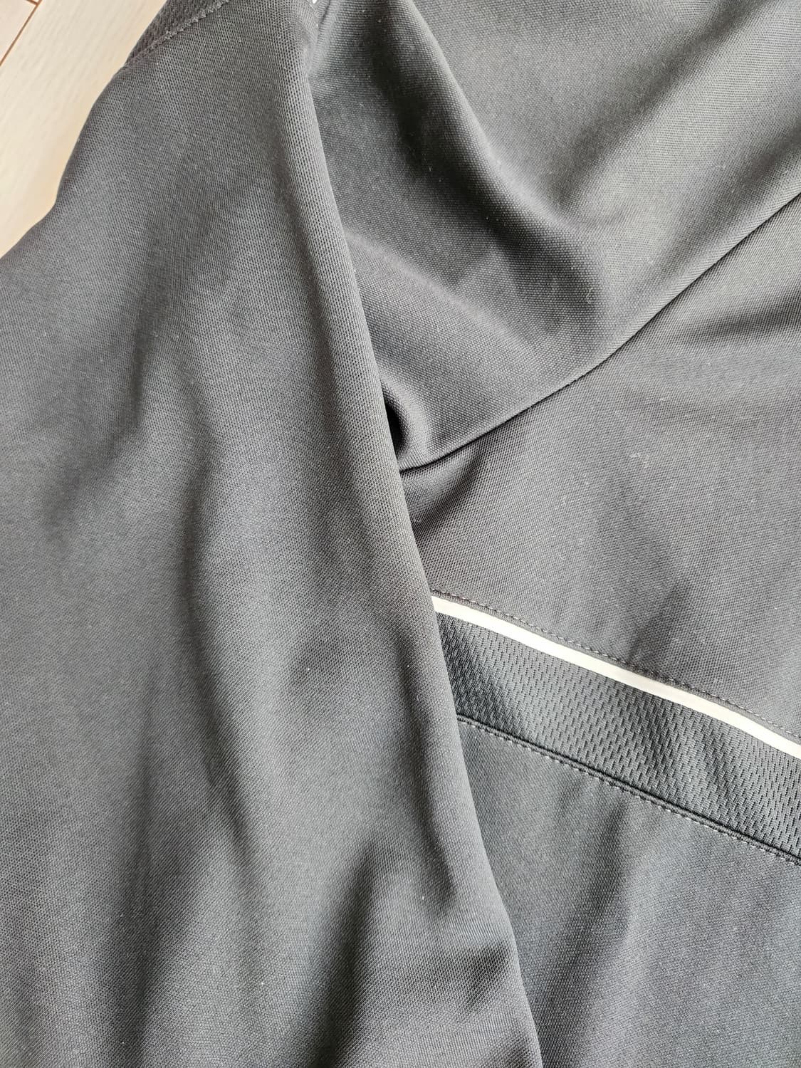 나이키 드라이핏 집업져지사이즈xl

오염 하자없이 깨끗해요^^

세탁해뒀 상품이미지7