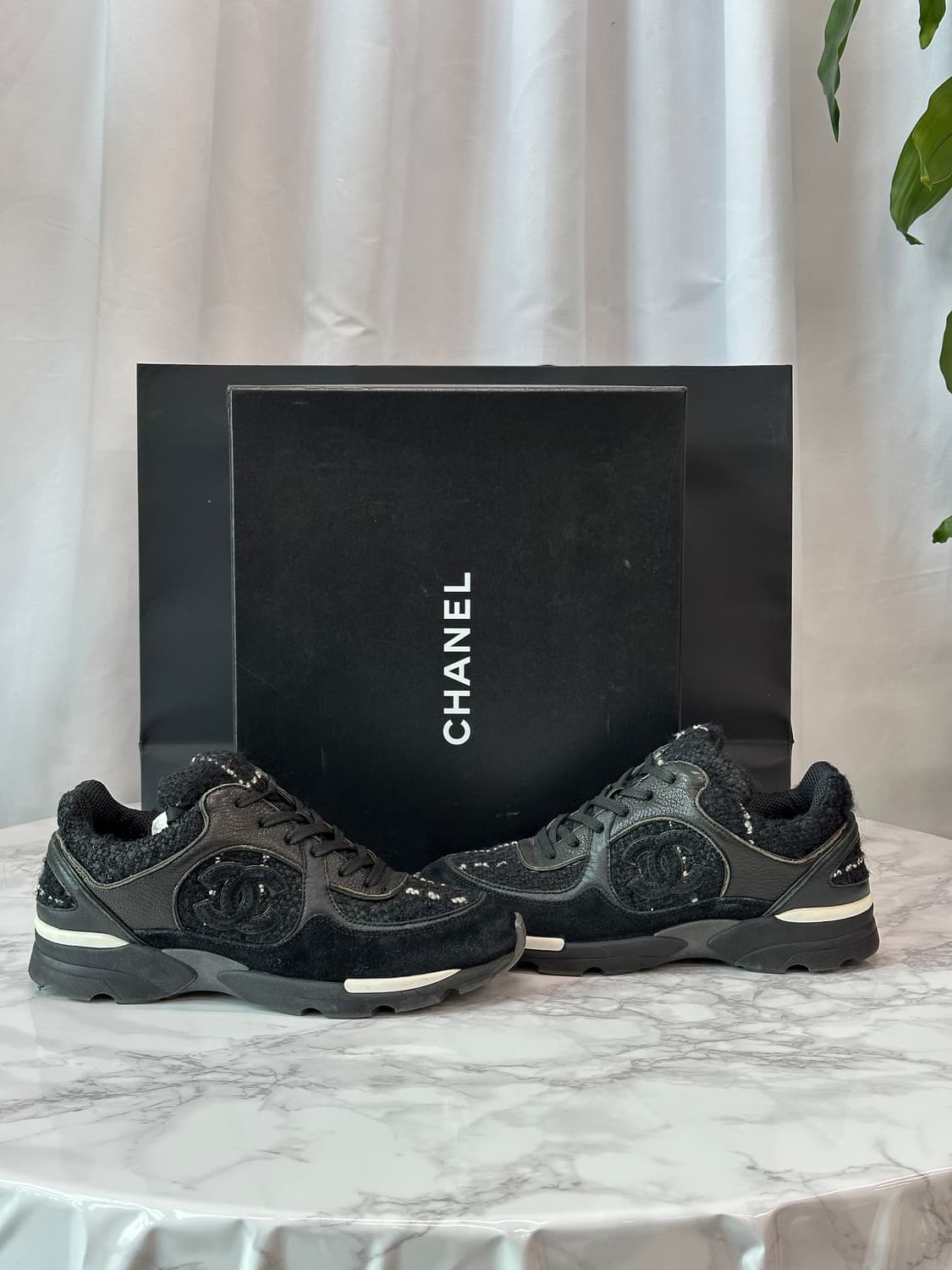 [정품] 샤넬 CC로고 트위드 크루즈 스니커즈 37.5사이즈 상품이미지1