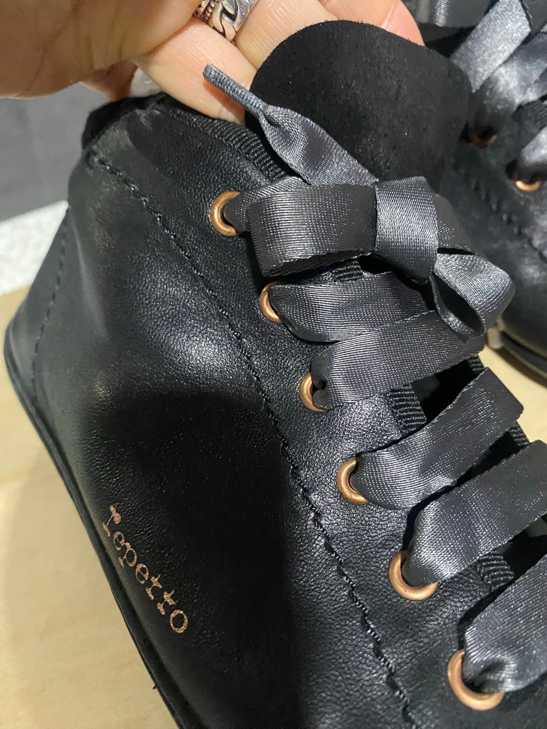 레페토 블랙 가죽 하이탑 스니커즈 38 상품이미지3