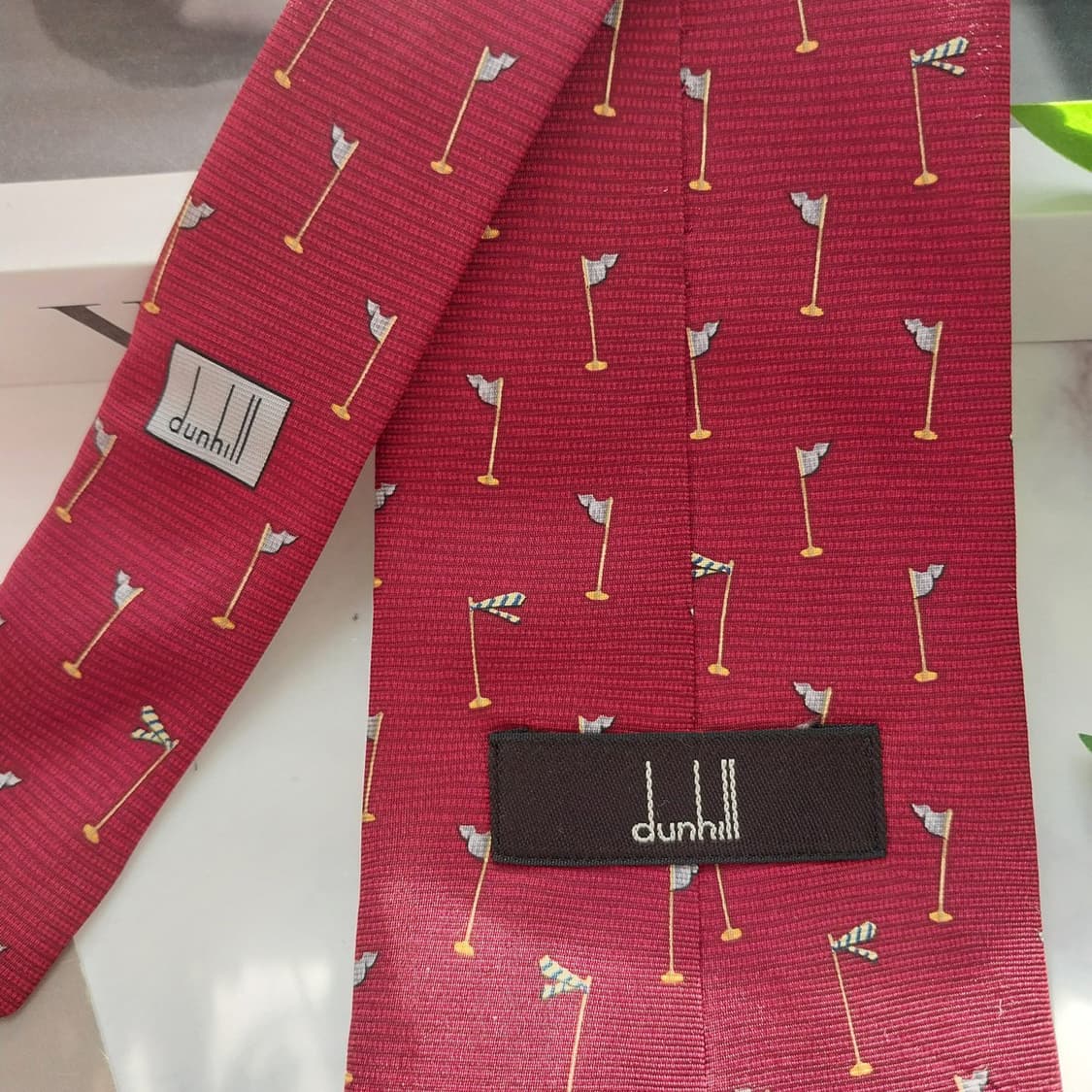 던힐 실크 레드와인 골프깃발 패턴 넥타이 9.6cm A+등급 K1811
 상품이미지6