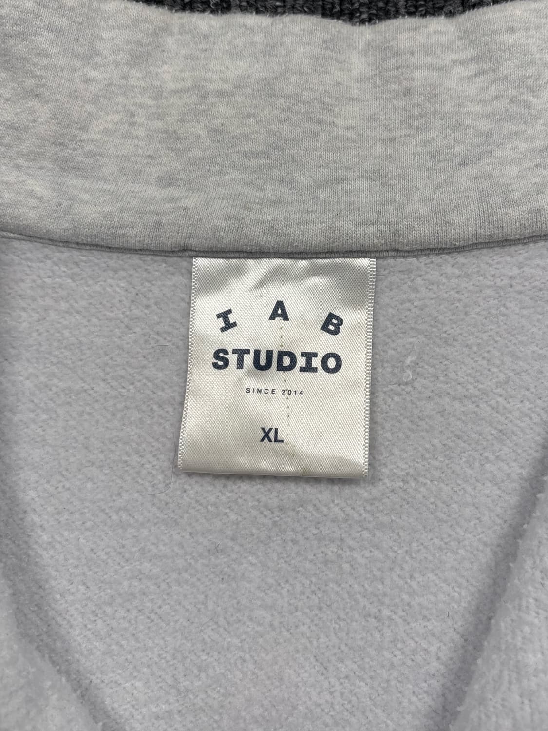 아이앱 스튜디오 하프집업 맨투맨 상품이미지9