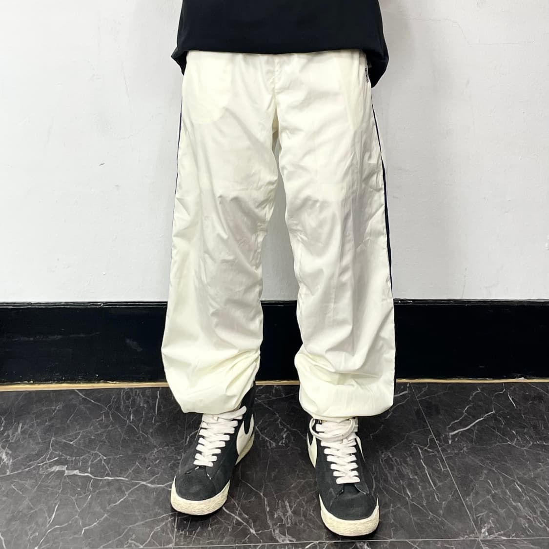 나이키 해리티지 스우시 파이핑 와이드 조거 트랙팬츠 상품이미지2