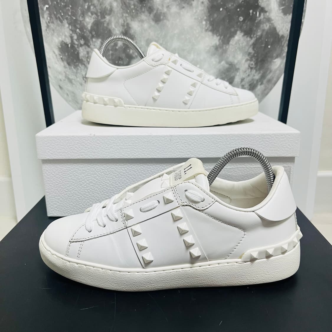 정품 36.5) 발렌티노 화이트 락스터드 스니커즈 235~240 상품이미지1