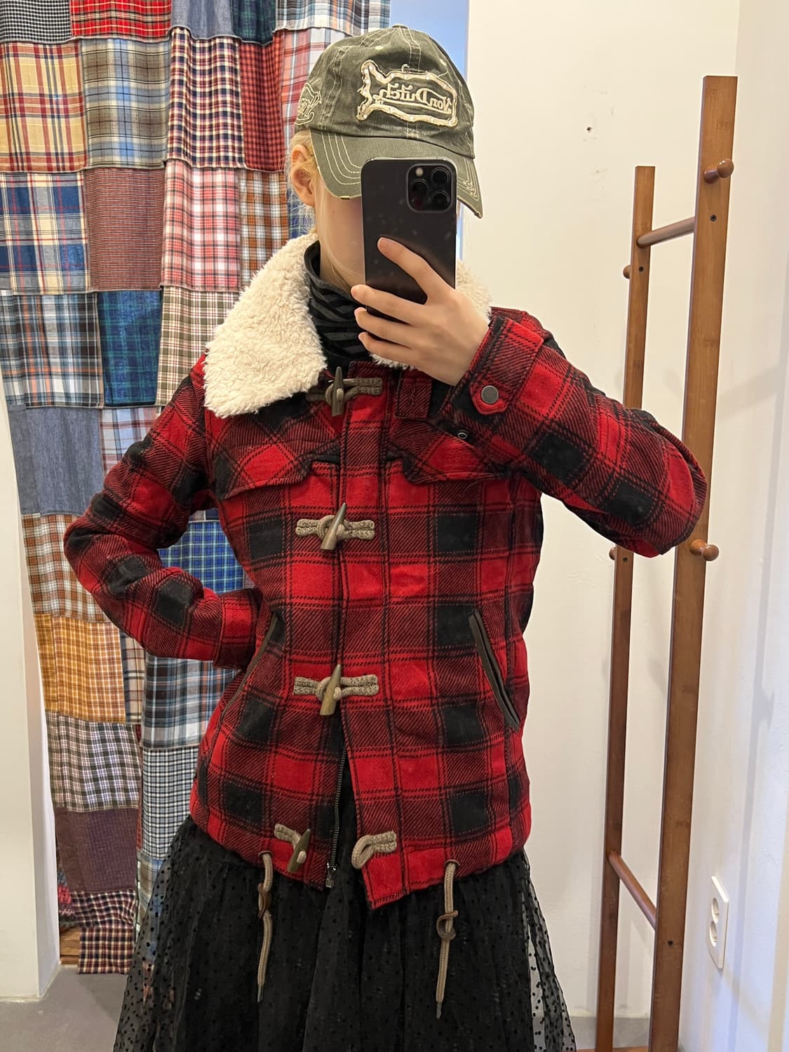 Levi’s 레드 체크 퍼 더플 자켓 상품이미지4