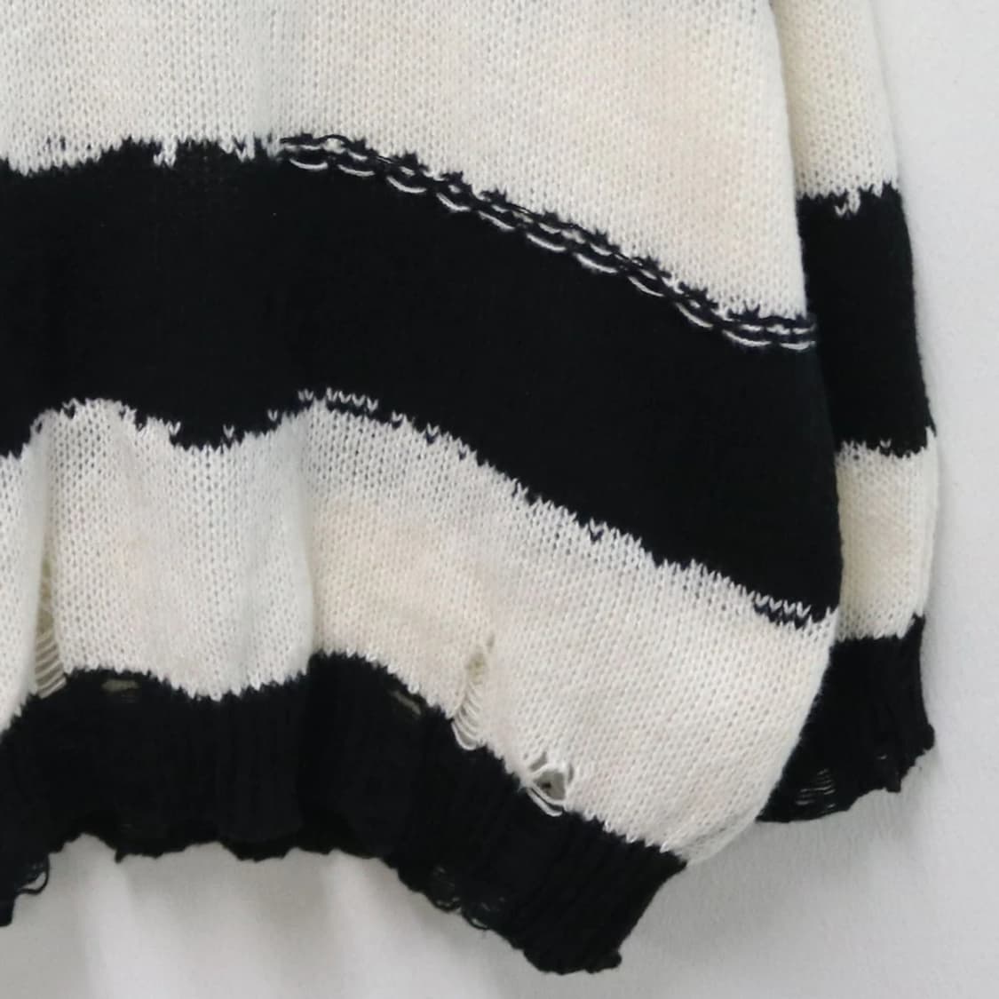 스트라이프 데미지 롱 니트 63190 상품이미지4