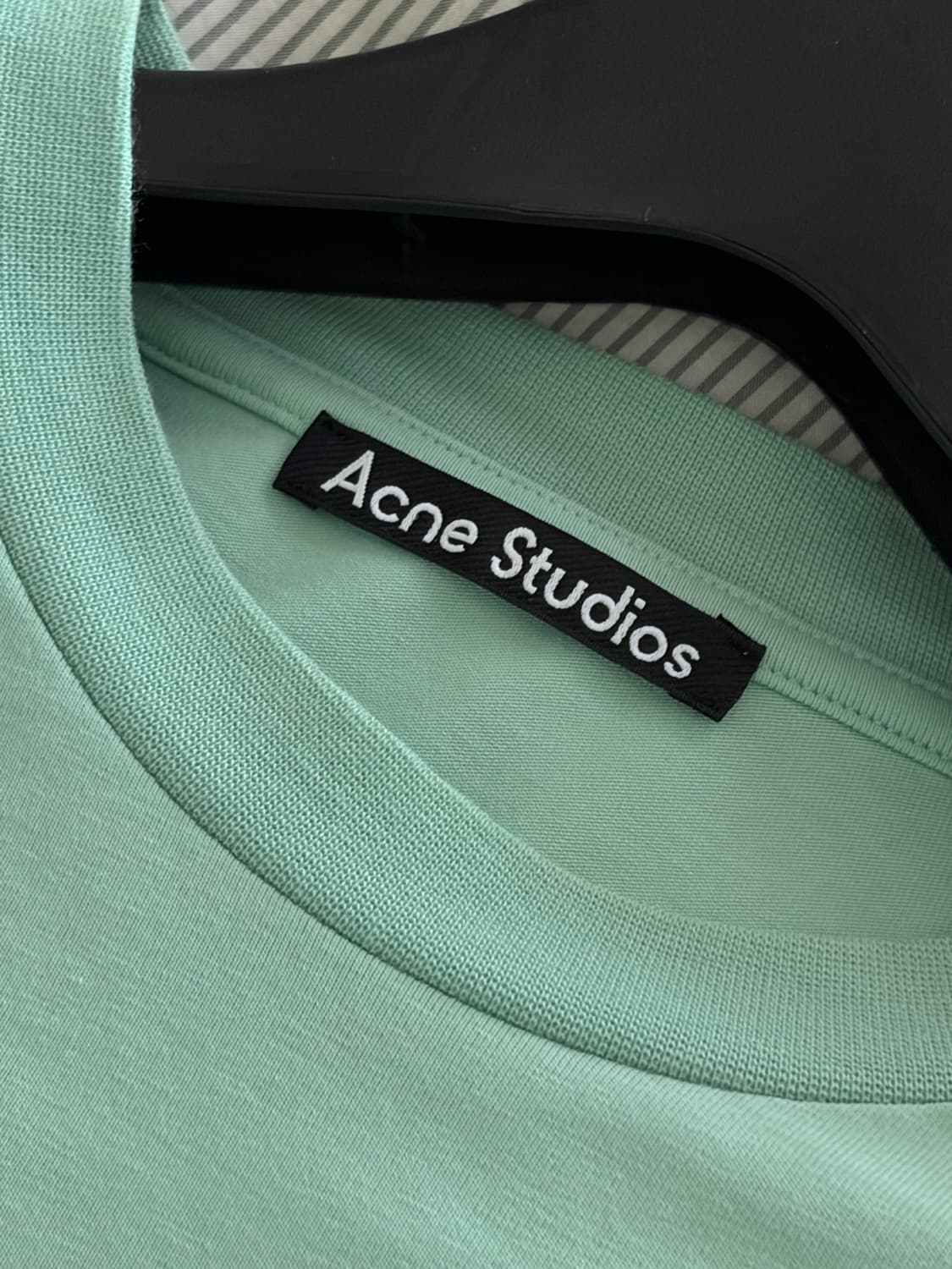 아크네스튜디오 민트 페이스 로고 반팔 상품이미지1