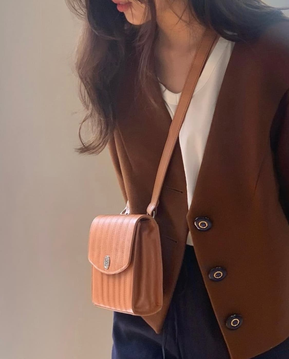 실사0/ 미닛뮤트 플랩백 캐비어 카멜 상품이미지2