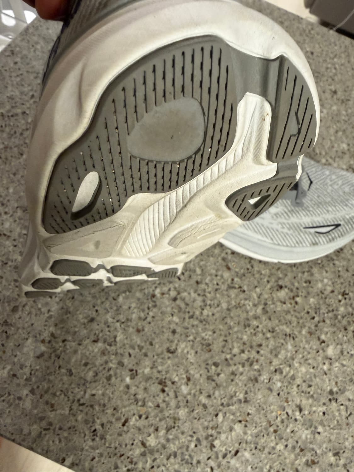 호카 클리프톤 9 와이드 미스트 블랙 275 상품이미지10