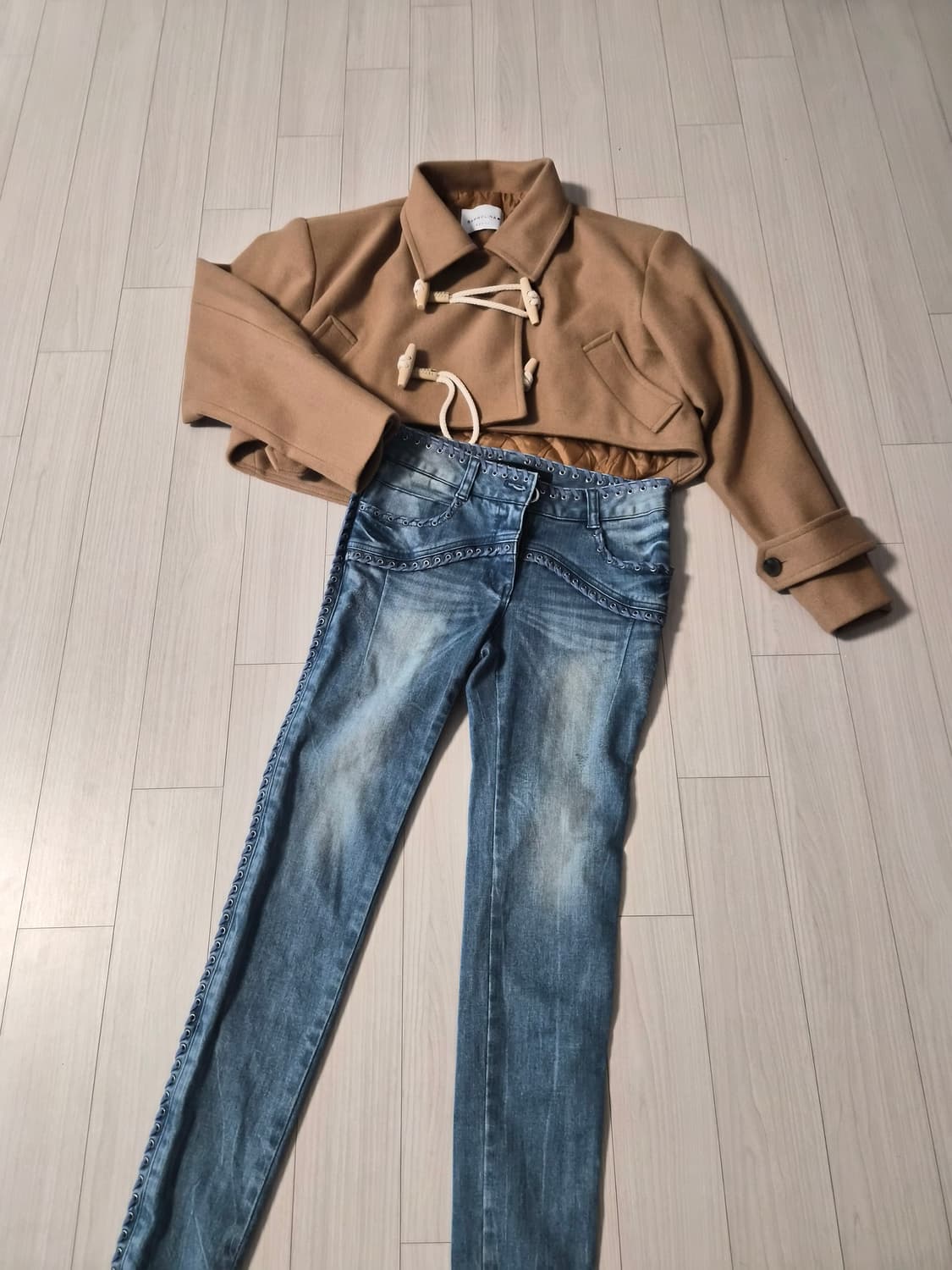 밤볼리나(BAMBOLINA) 크롭 토글 핸드메이드 코트 (카멜/베이지) 상품이미지1