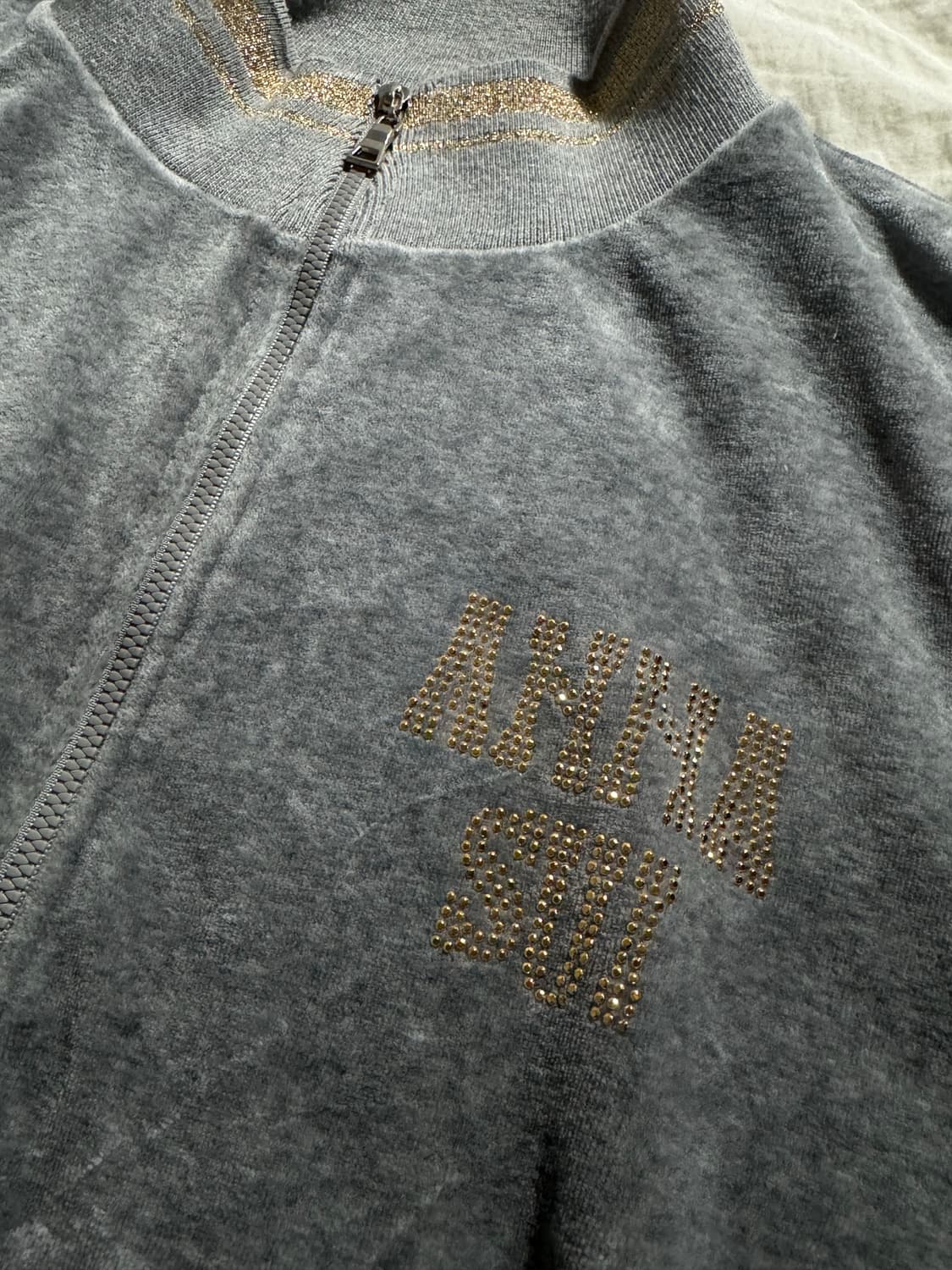 안나수이 벨벳 글리터 큐빅로고 져지 상품이미지3