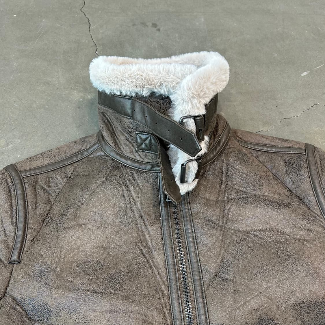 버커루 브라운 버클 무스탕 상품이미지2