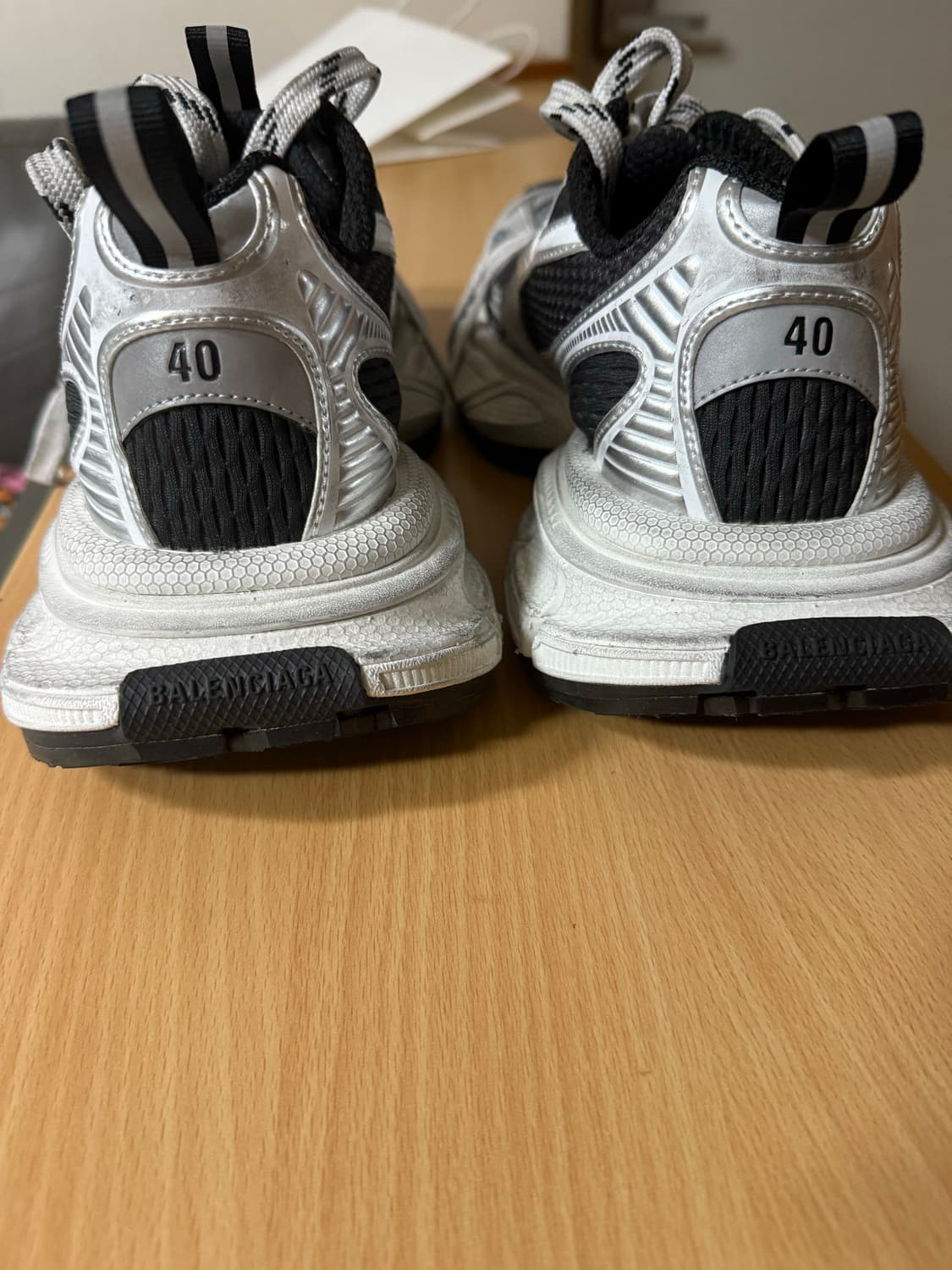 (40)25ss 발렌시아가 3xl 그래디언트 블랙 상품이미지5