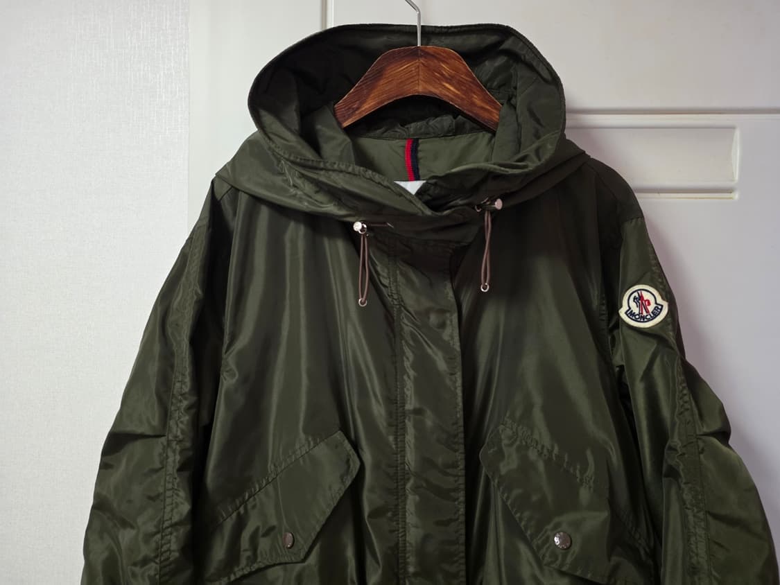 몽클레르 카키색 바막 웨트 후드 롱자켓 여성 2
 상품이미지3