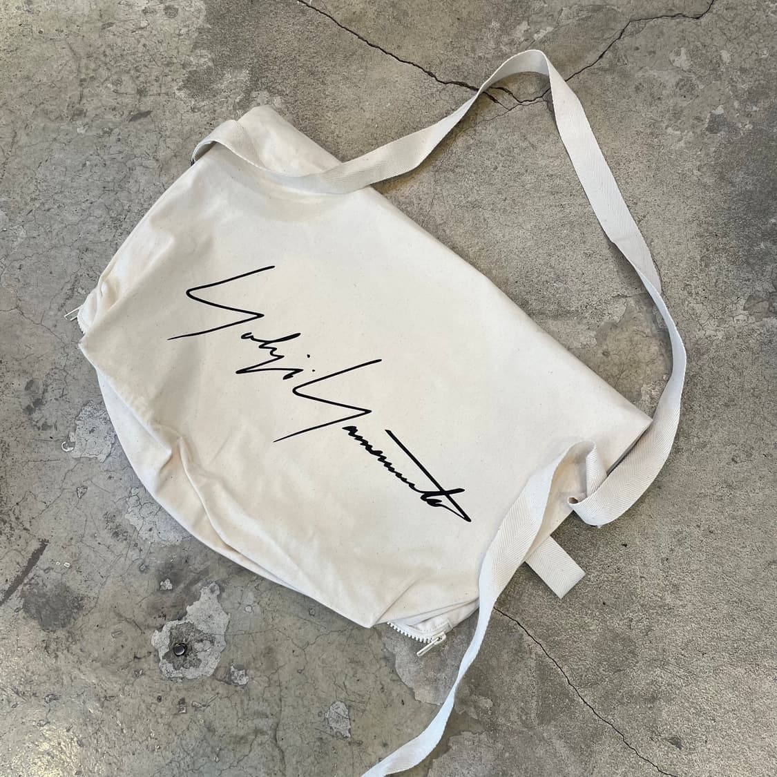 요지야마모토 로고 지퍼 크로스백 상품이미지2