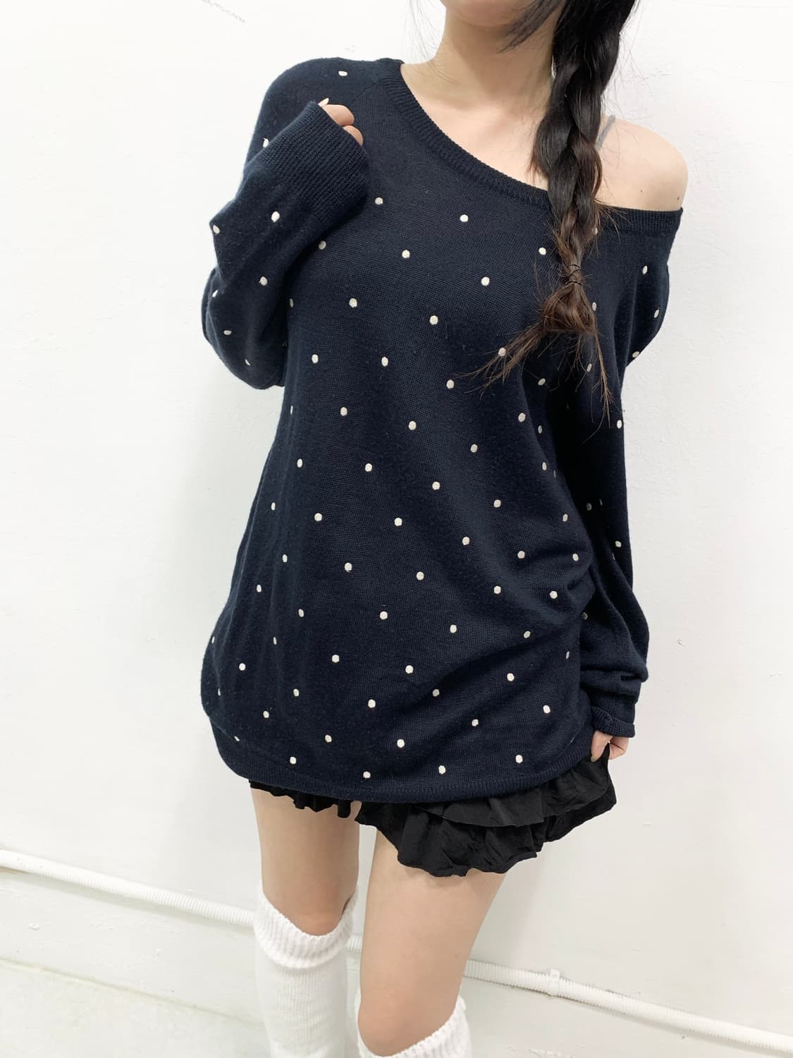 [MAJESTIC] 폴카 도트 로걀 원숄더 니트 상품이미지2