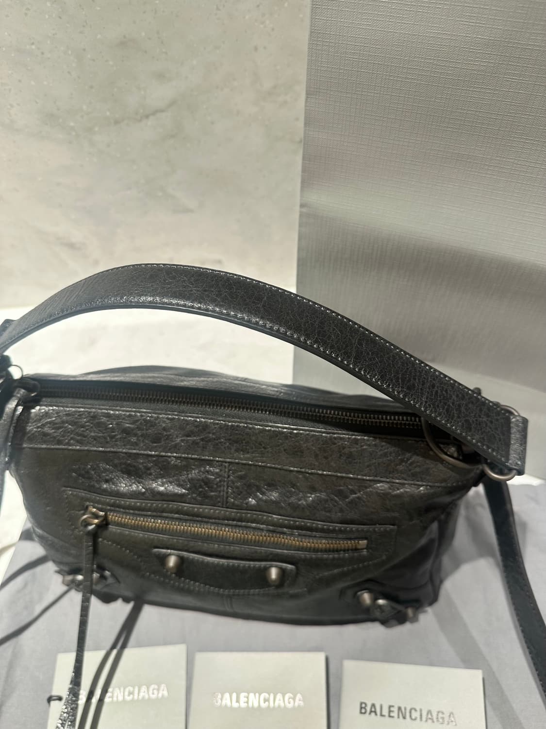 [새상품급 정품] 발렌시아가 르 시티 모터백 모토 블랙 상품이미지2