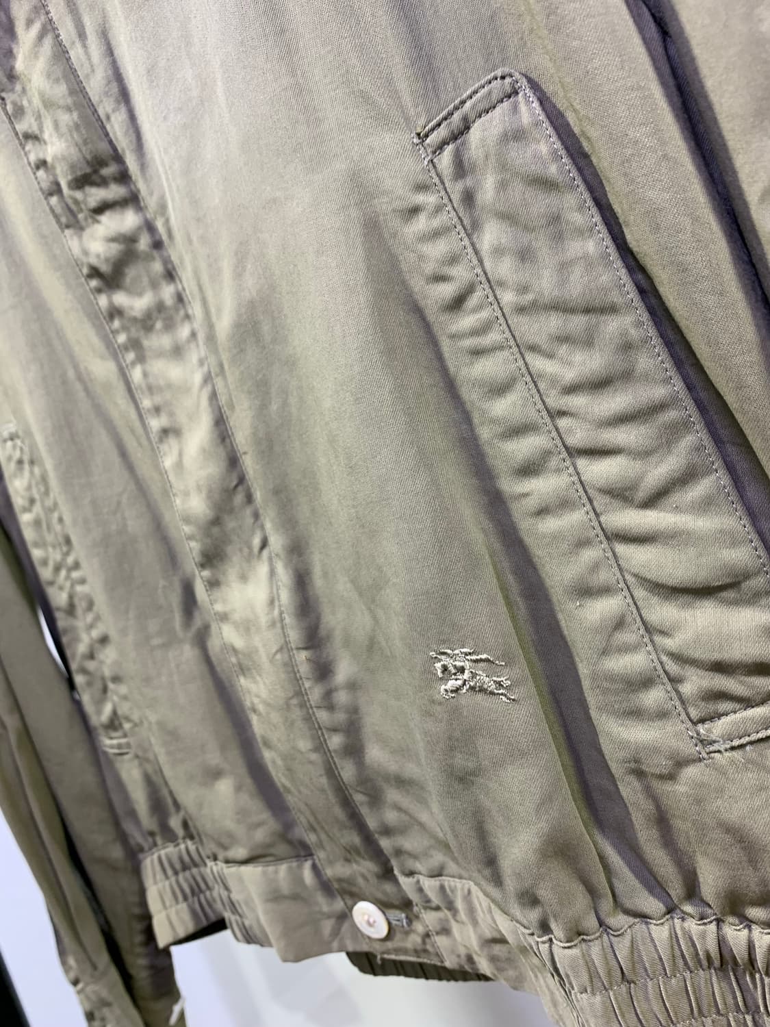 버버리 체스트 로고 집업자켓 판매합니다 상품이미지3